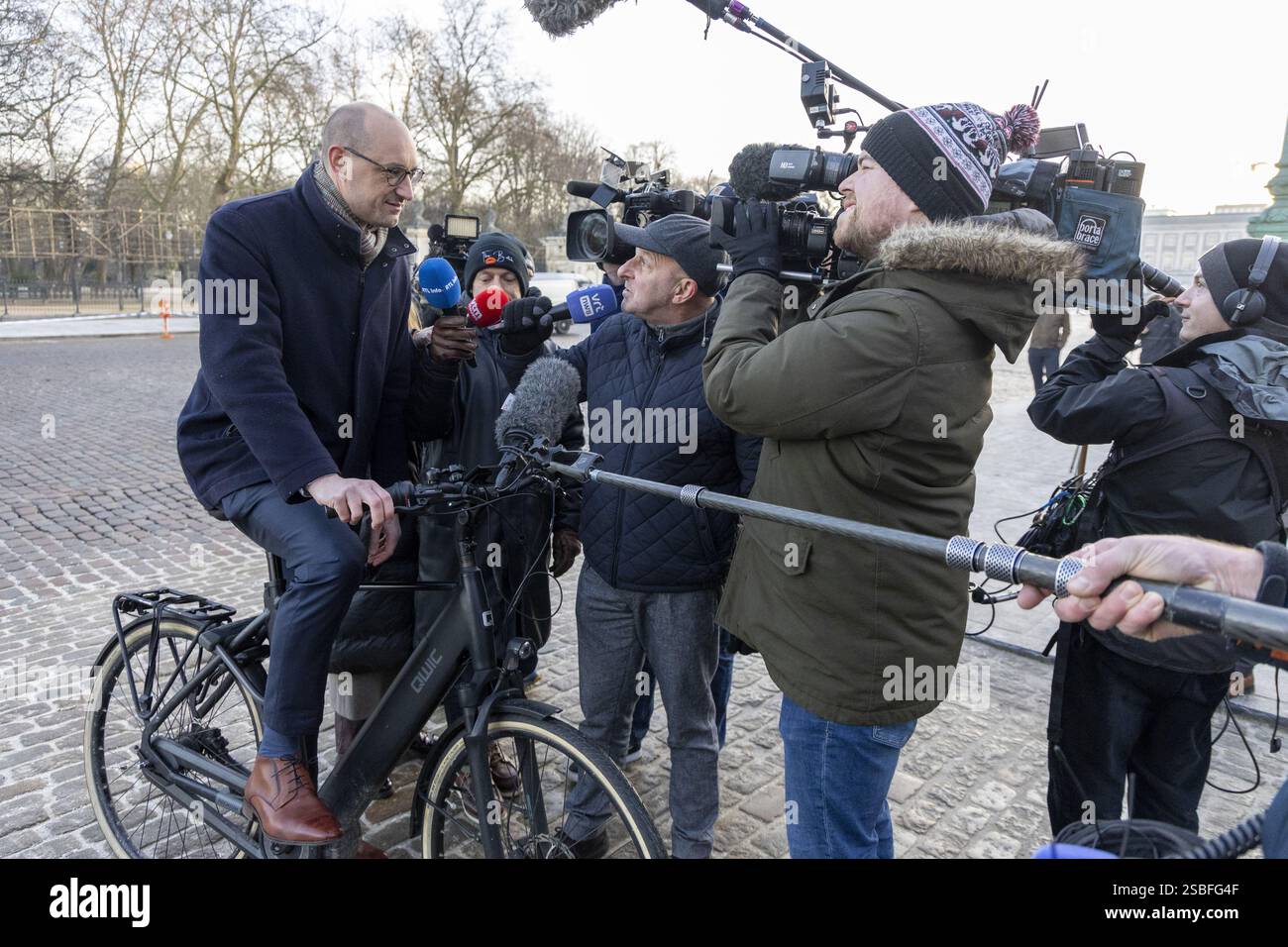 Bruxelles, Belgique. 03rd Feb, 2025. Le vice-premier ministre et ministre du budget Vincent Van Peteghem arrive pour la cérémonie de serment au Palais Royal, lundi 03 février 2025, à Bruxelles. Les négociateurs des cinq partis qui composent la coalition de l'Arizona - la N-va, MR, engagés, Vooruit et CD&V - sont parvenus à un accord gouvernemental vendredi soir. BELGA PHOTO NICOLAS MAETERLINCK crédit : Belga News Agency/Alamy Live News Banque D'Images