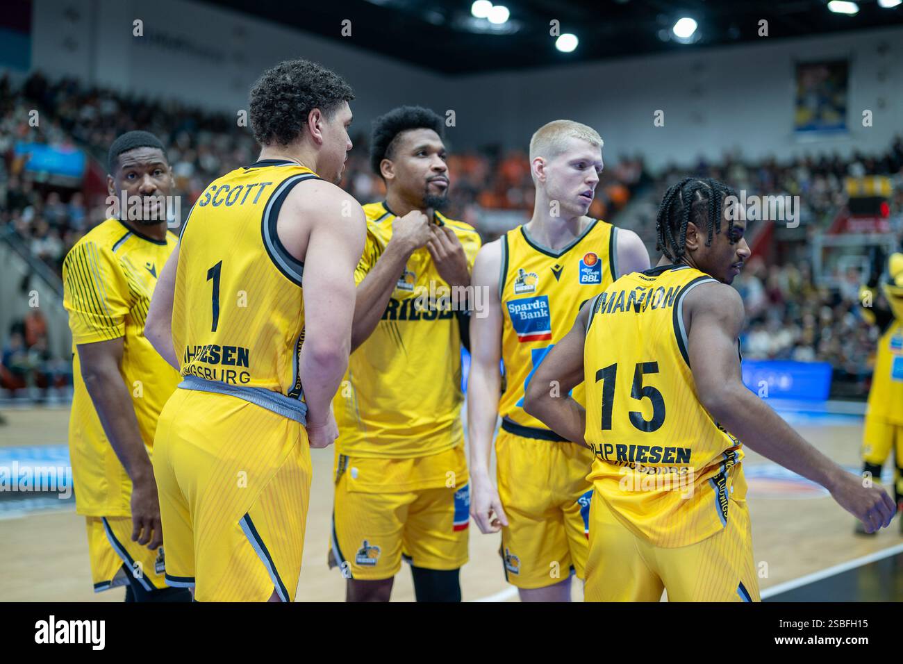 Yorman Polas Bartolo (MHP Riesen Ludwigsburg, #13), Joel Scott (MHP Riesen Ludwigsburg, #01), Justin Simon (MHP Riesen Ludwigsburg, #05), Jacob Patrick (MHP Riesen Ludwigsburg, #02), Ezra Manjon (MHP Riesen Ludwigsburg, #15), GER, MHP Riesen Ludwigsburg vs. ratiopharm vs, Basketball, Bundesligl. Spieltag, Spielzeit 2024/2025, 02.02.2025, Foto : Eibner-Pressefoto/Sascha Walther Banque D'Images