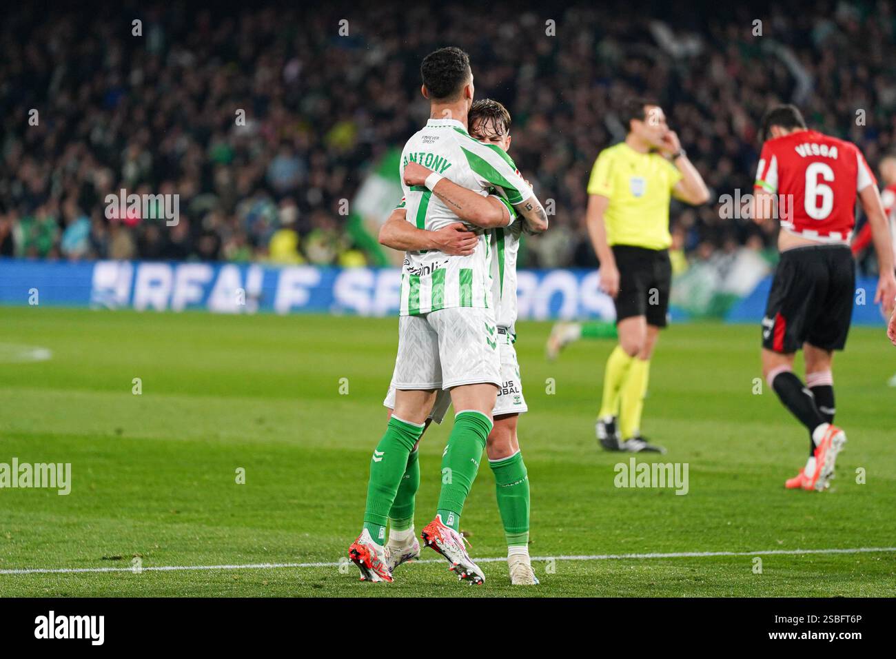 Antony et Angel Ortiz (Real Betis) célèbrent un but lors du match de LaLiga entre Real Betis et Athletic Club, à Benito Villamarin le 2 février 202 Banque D'Images