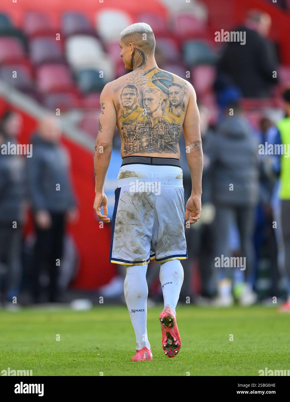 Londres, Royaume-Uni. 02 février 2025. Brentford v Tottenham Hotspur - premier League - Gtech Community Stadium. Le Richarlison de Tottenham part à la fin du match. Crédit photo : Mark pain / Alamy Live News Banque D'Images