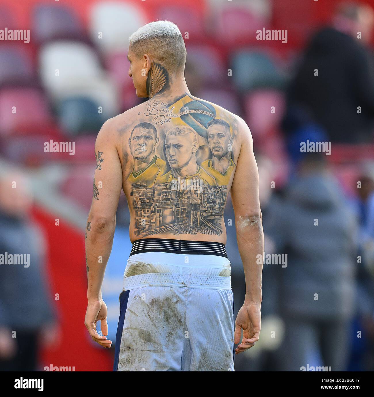 Londres, Royaume-Uni. 02 février 2025. Brentford v Tottenham Hotspur - premier League - Gtech Community Stadium. Le Richarlison de Tottenham part à la fin du match. Crédit photo : Mark pain / Alamy Live News Banque D'Images