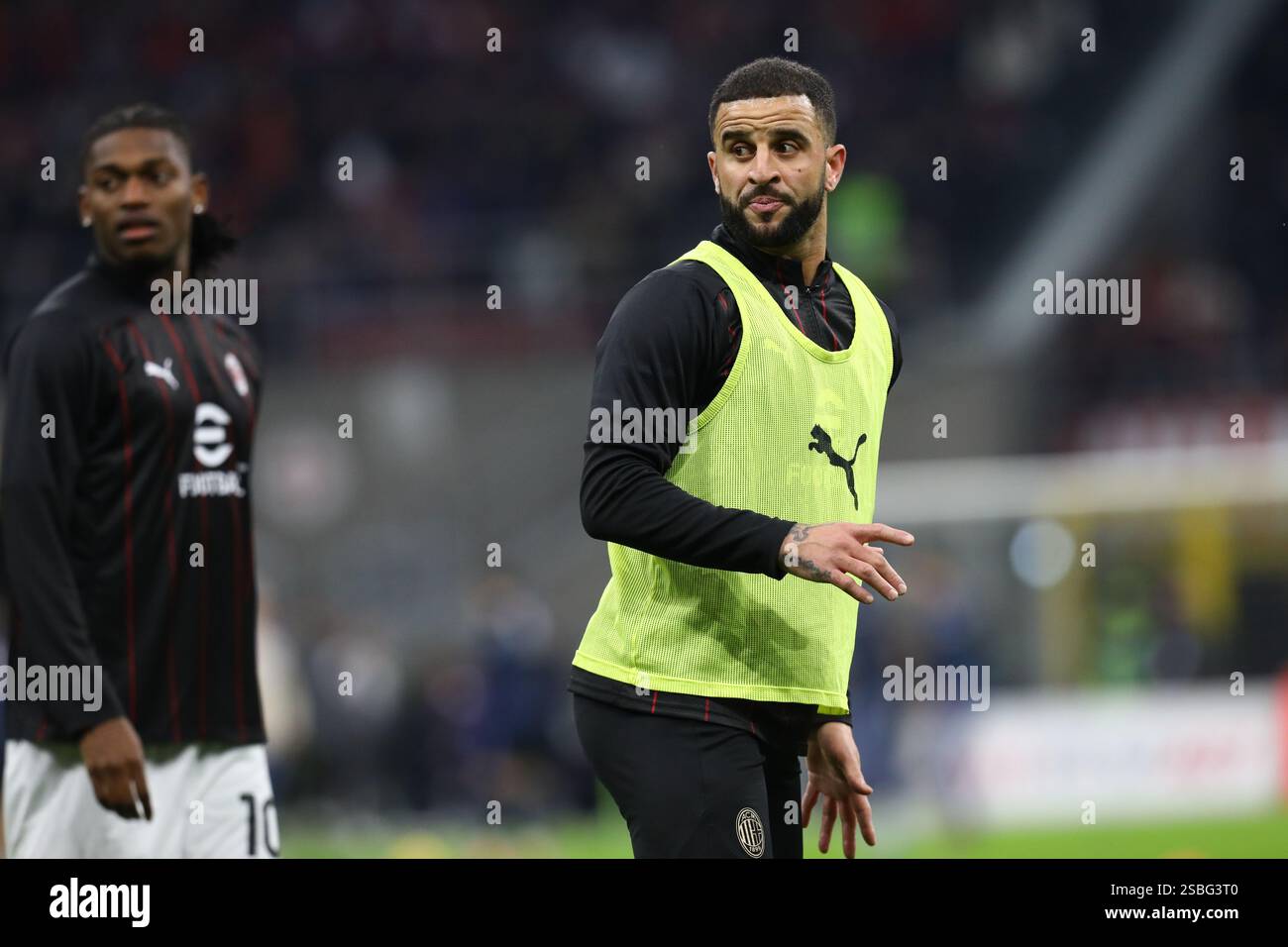 Milan, Italie. 02 février 2025. L'ex vétéran de Manchester City, Kyle Walker (à droite), fait ses débuts en Serie A pour l'AC Milan le 23e jour de la Serie A 2024/25 entre l'AC Milan et l'Internazionale au Stadio Giuseppe Meazza, Italie crédit : Mickael Chavet/Alamy Live News Banque D'Images Milan, Italie. 02 février 2025. L'ex vétéran de Manchester City, Kyle Walker (à droite), fait ses débuts en Serie A pour l'AC Milan le 23e jour de la Serie A 2024/25 entre l'AC Milan et l'Internazionale au Stadio Giuseppe Meazza, Italie crédit : Mickael Chavet/Alamy Live News Banque D'Images