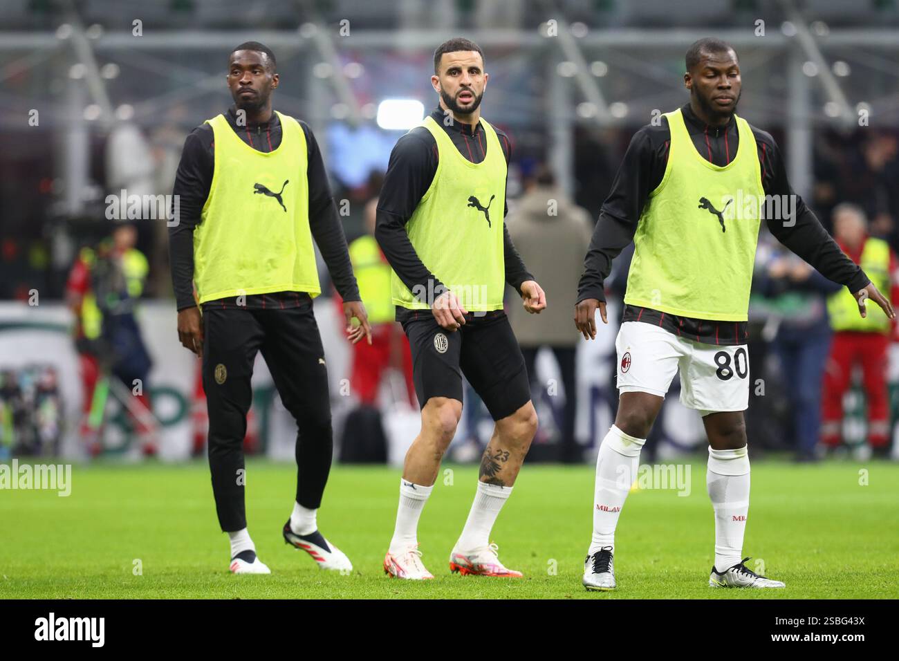 Milan, Italie. 02 février 2025. L'ex vétéran de Manchester City, Kyle Walker (au milieu), fait ses débuts en Serie A pour l'AC Milan le 23e jour de la Serie A 2024/25 entre l'AC Milan et l'Internazionale au Stadio Giuseppe Meazza, Italie crédit : Mickael Chavet/Alamy Live News Banque D'Images Milan, Italie. 02 février 2025. L'ex vétéran de Manchester City, Kyle Walker (au milieu), fait ses débuts en Serie A pour l'AC Milan le 23e jour de la Serie A 2024/25 entre l'AC Milan et l'Internazionale au Stadio Giuseppe Meazza, Italie crédit : Mickael Chavet/Alamy Live News Banque D'Images