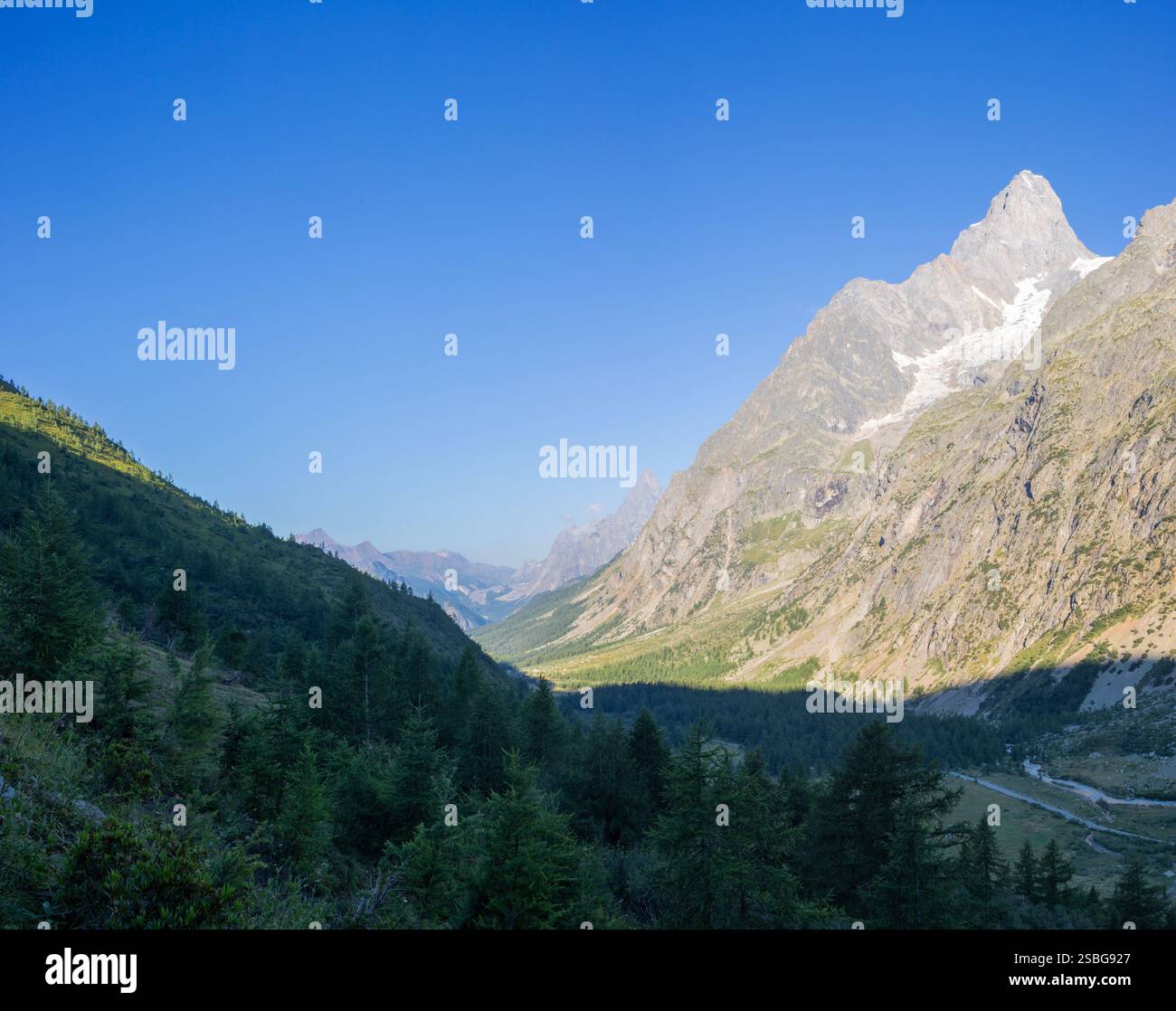 La vallée du Val Ferret en Italie - Trekking Mont Blank. Banque D'Images