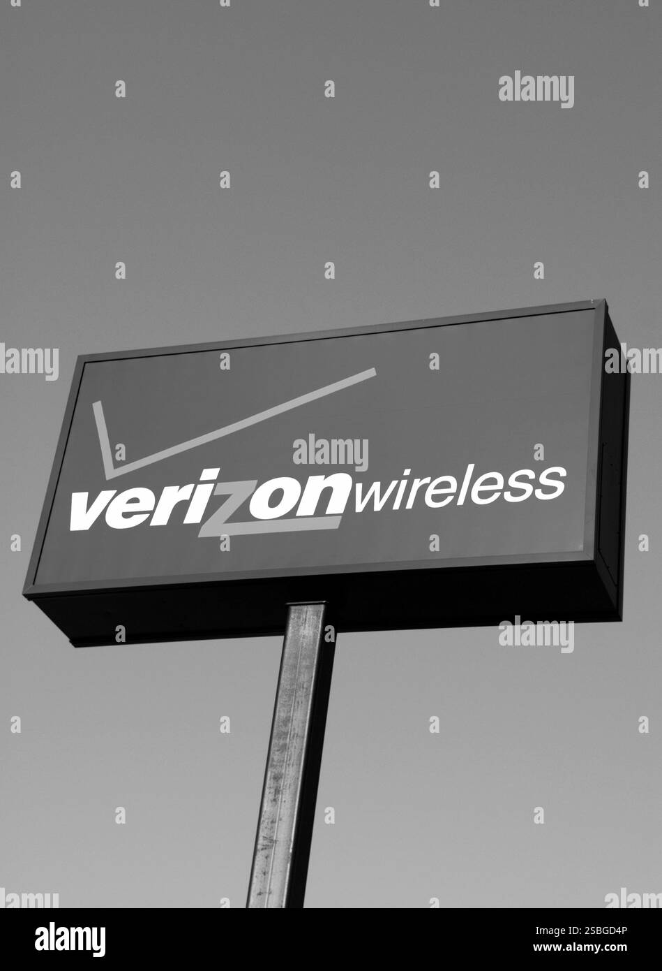 Verizon Business signe aux États-Unis, représentant l'un des plus grands fournisseurs de services de télécommunications et de technologie pour les entreprises. Banque D'Images