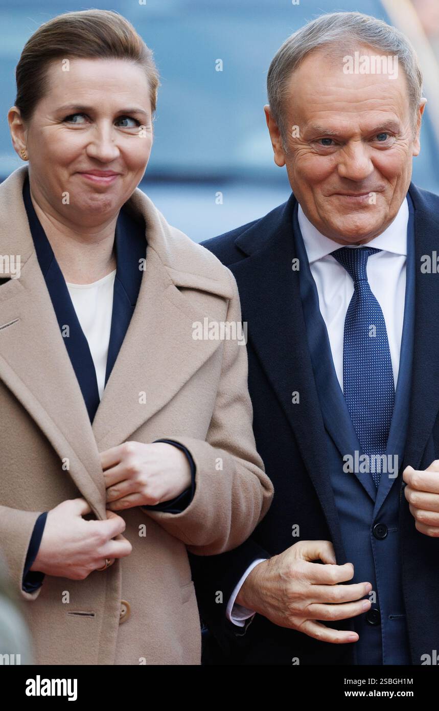 Bruxelles, Belgique. 03rd Feb, 2025. Le premier ministre danois mette Frederiksen et le premier ministre polonais Donald Tusk photographiés lors d'une retraite informelle des dirigeants de l'UE pour discuter de la défense européenne, à Bruxelles, lundi 3 février 2025. BELGA PHOTO BENOIT DOPPAGNE crédit : Belga News Agency/Alamy Live News Banque D'Images