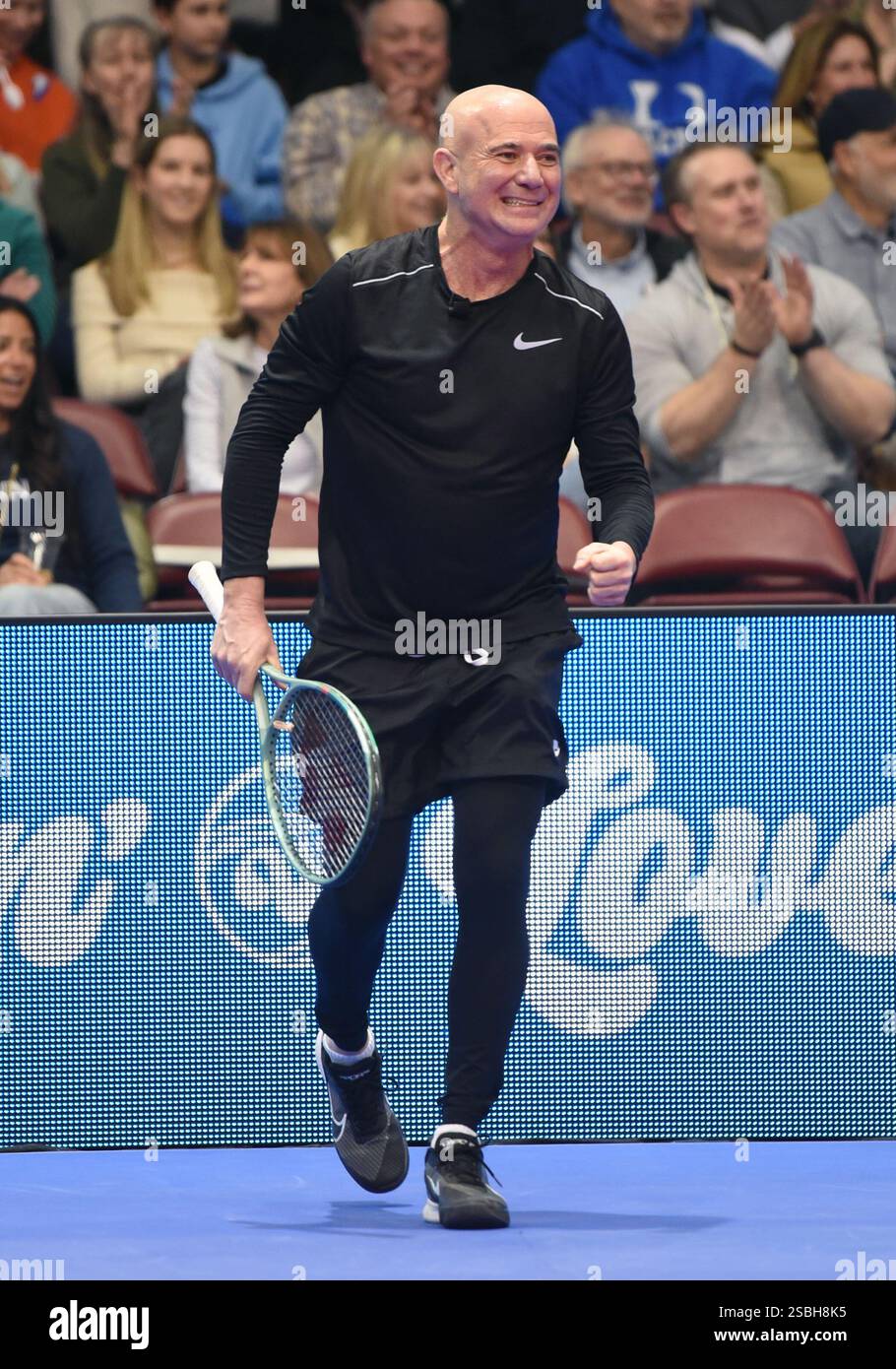 Asheville, Caroline du Sud, États-Unis. 02 février 2025. SC. 02 février 2025. Andre Agassi lors d'une apparition publique pour Stars Servin' Up Love Celebrity Tennis Hurricane Helene Benefit, Harrah's Cherokee Center, Asheville, SC, 2 février, 2025. crédit : Derek Storm/Everett Collection/Alamy Live News crédit : Everett Collection Inc/Alamy Live News Banque D'Images