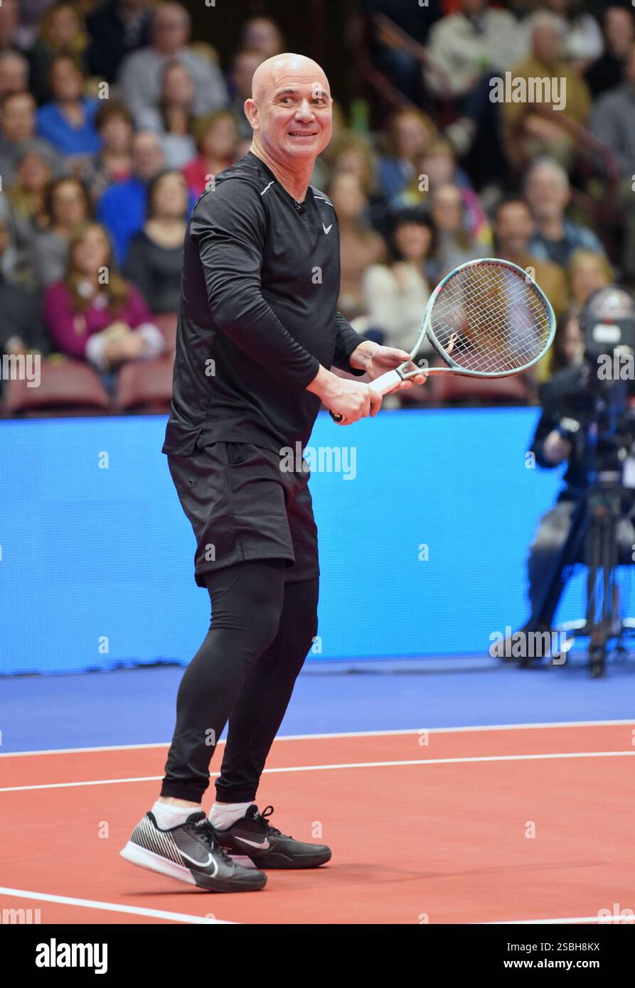 Asheville, Caroline du Sud, États-Unis. 02 février 2025. SC. 02 février 2025. Andre Agassi lors d'une apparition publique pour Stars Servin' Up Love Celebrity Tennis Hurricane Helene Benefit, Harrah's Cherokee Center, Asheville, SC, 2 février, 2025. crédit : Derek Storm/Everett Collection/Alamy Live News crédit : Everett Collection Inc/Alamy Live News Banque D'Images