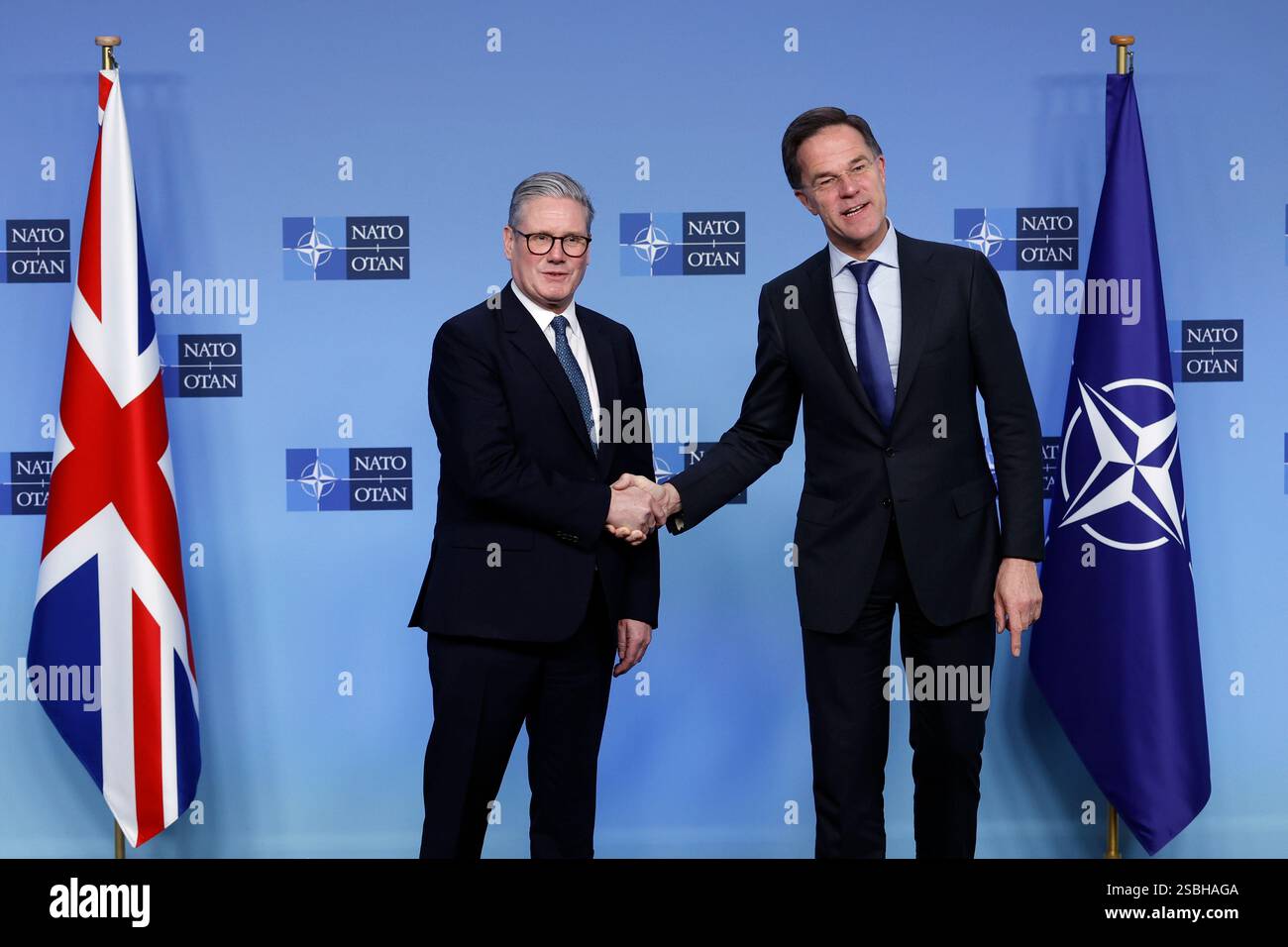 Le premier ministre Sir Keir Starmer lors d’une réunion bilatérale avec le secrétaire général de l’OTAN, Mark Rutte, au siège de l’OTAN à Bruxelles, en Belgique. Date de la photo : lundi 3 février 2025. Banque D'Images