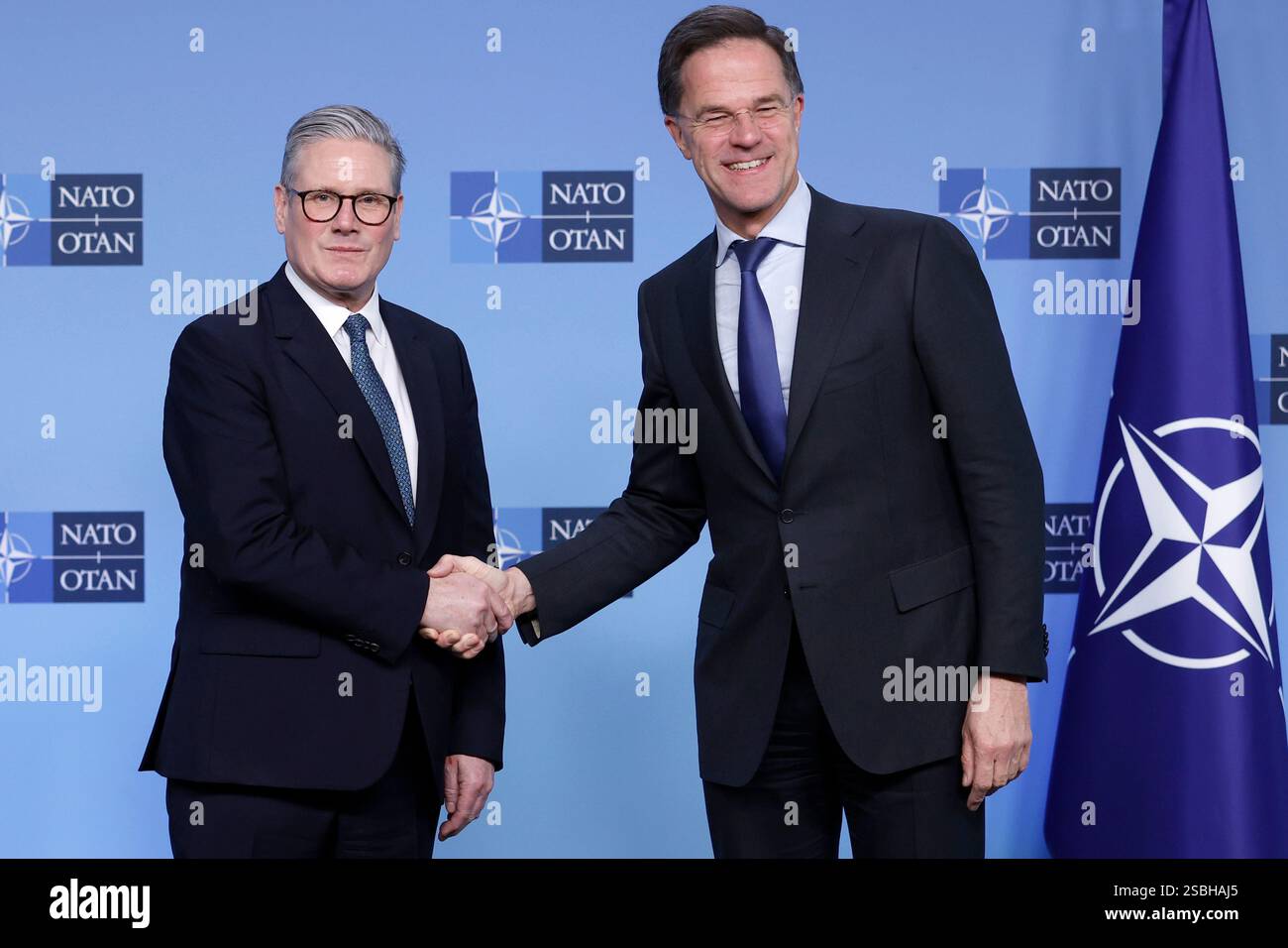 Le premier ministre Sir Keir Starmer lors d’une réunion bilatérale avec le secrétaire général de l’OTAN, Mark Rutte, au siège de l’OTAN à Bruxelles, en Belgique. Date de la photo : lundi 3 février 2025. Banque D'Images