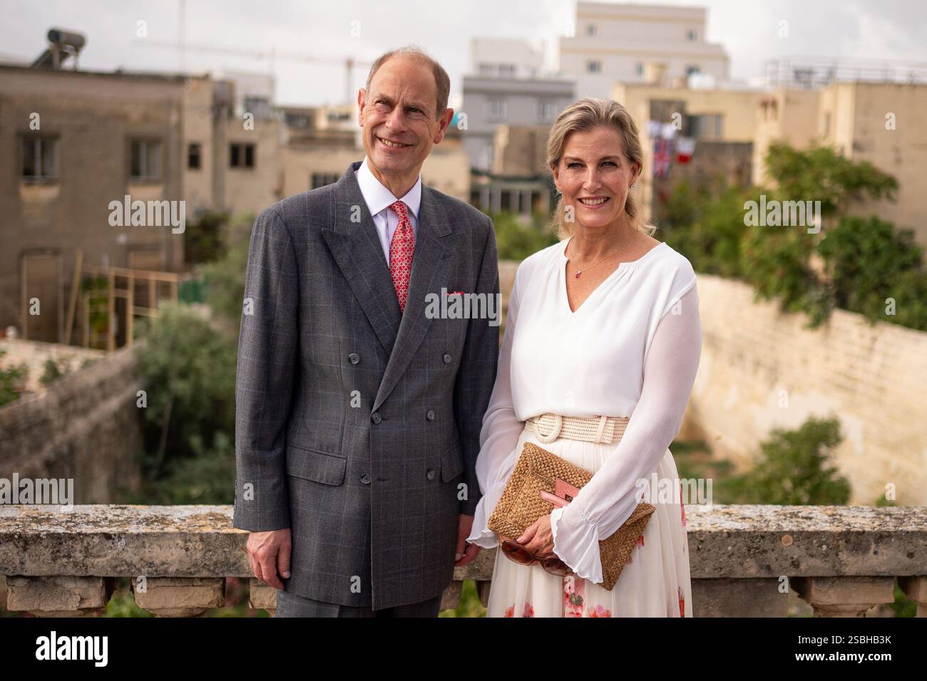Dossier photo datée du 09/10/24 du duc et de la duchesse d'Édimbourg, lors d'une visite de Villa Guardamangia, à Pieta, Malte. Le duc et la duchesse d'Édimbourg font une tournée royale officielle au Népal cette semaine. Date d'émission : lundi 3 février 2025. Banque D'Images