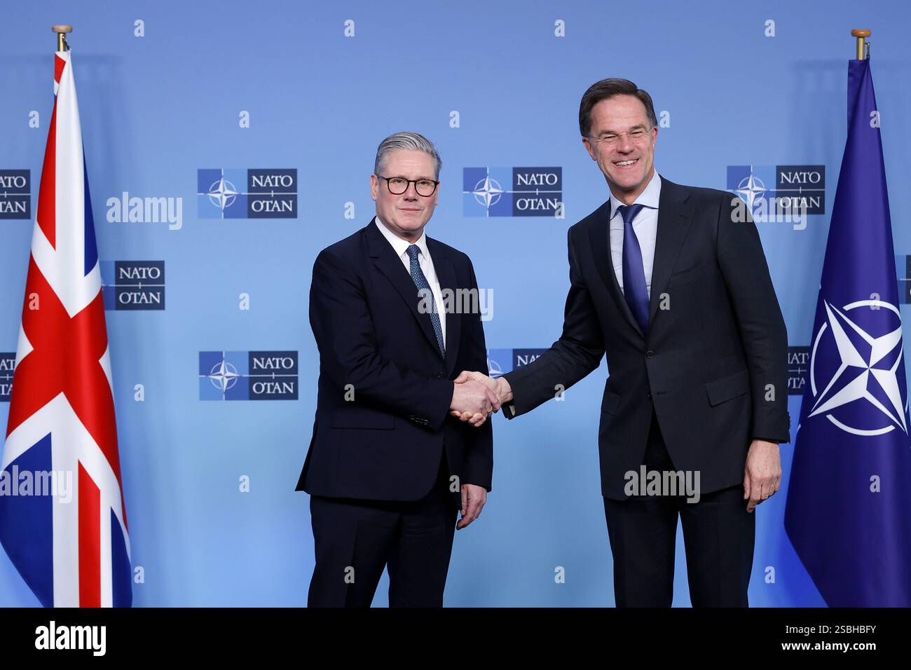 Le premier ministre Sir Keir Starmer lors d’une réunion bilatérale avec le secrétaire général de l’OTAN, Mark Rutte, au siège de l’OTAN à Bruxelles, en Belgique. Date de la photo : lundi 3 février 2025. Banque D'Images