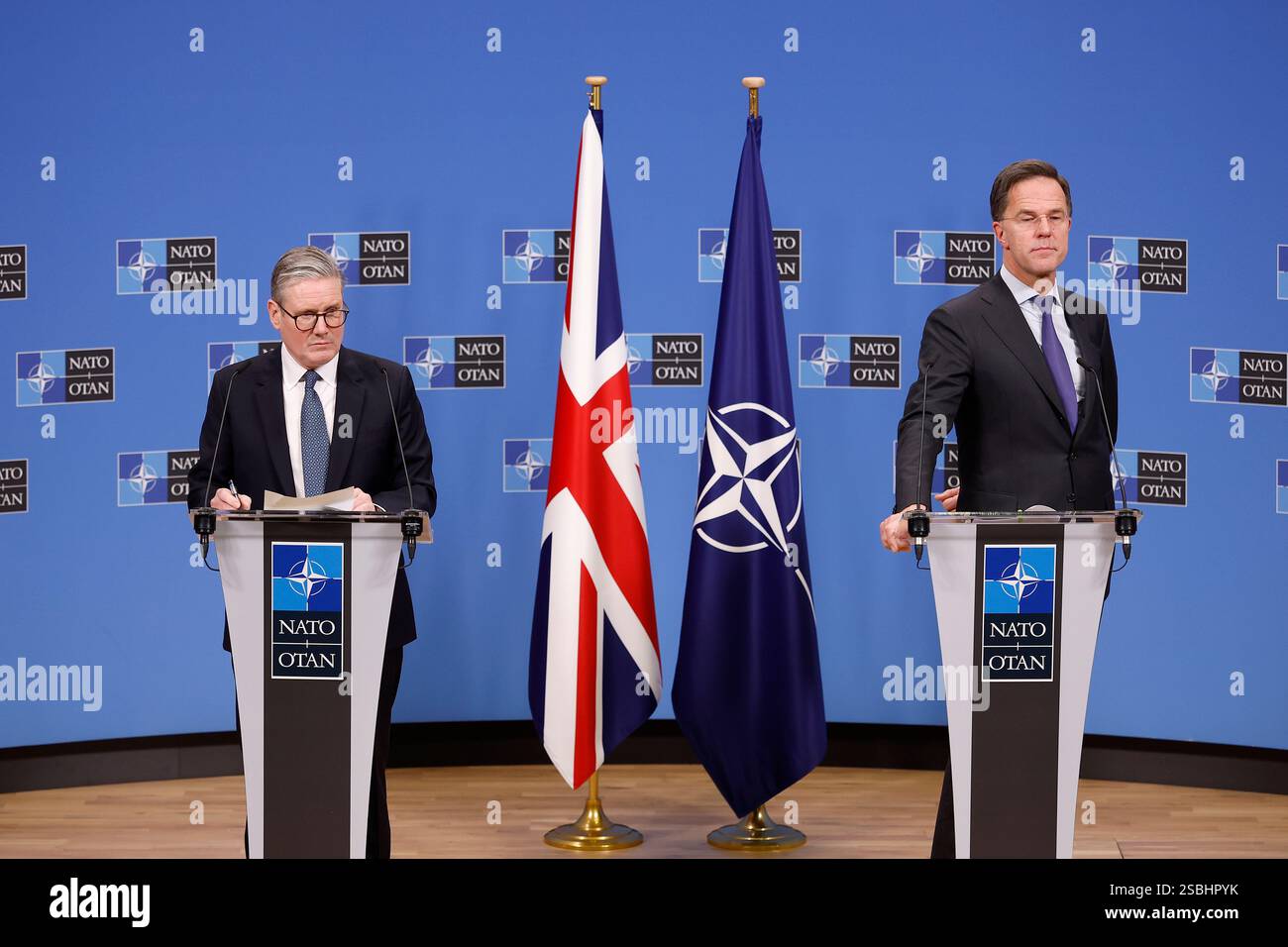 Le premier ministre Sir Keir Starmer lors d'une conférence de presse avec le secrétaire général de l'OTAN Mark Rutte au siège de l'OTAN à Bruxelles, Belgique. Date de la photo : lundi 3 février 2025. Banque D'Images