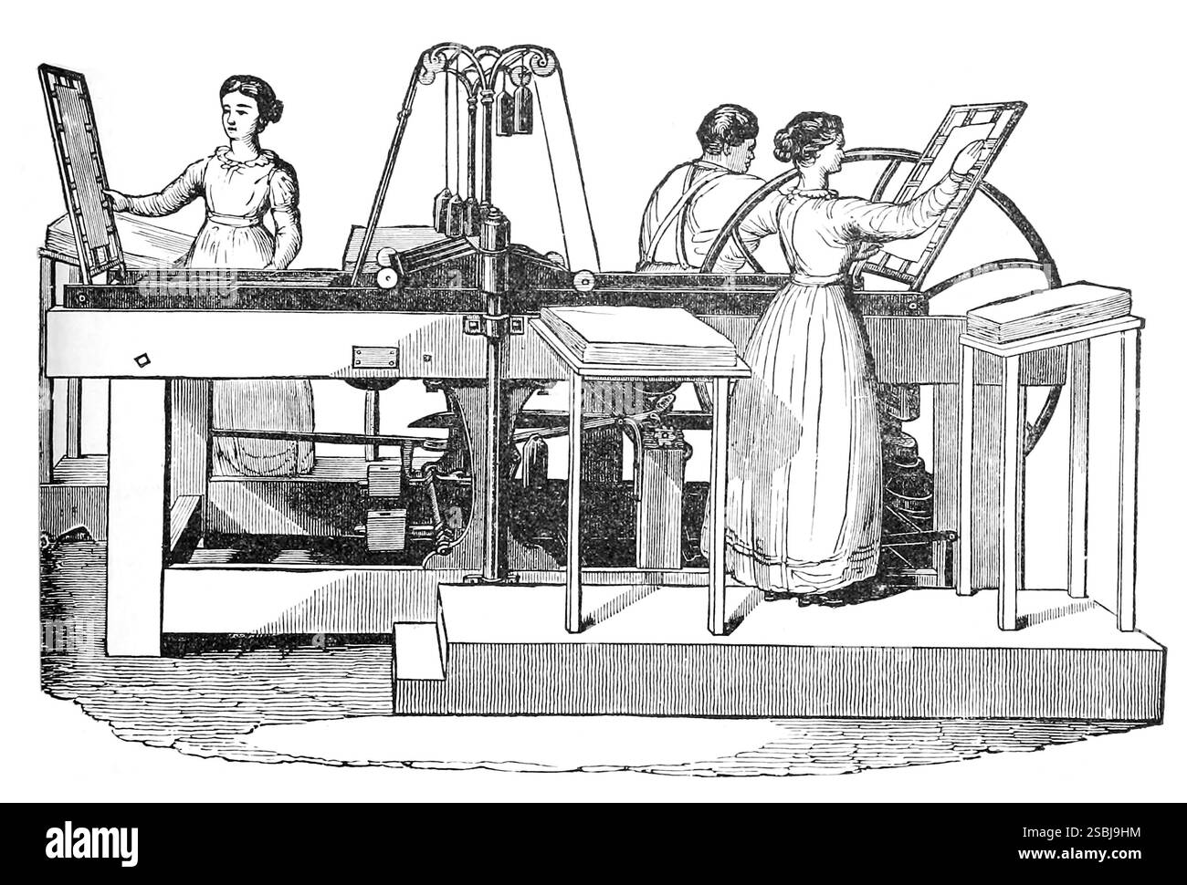 Ouvriers utilisant une presse à vis en bois et en métal pour lier des livres, 1901. Banque D'Images
