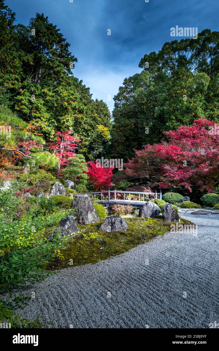 Un sanctuaire shinto jardin zen dans un temple à Kyoto Japon Banque D'Images