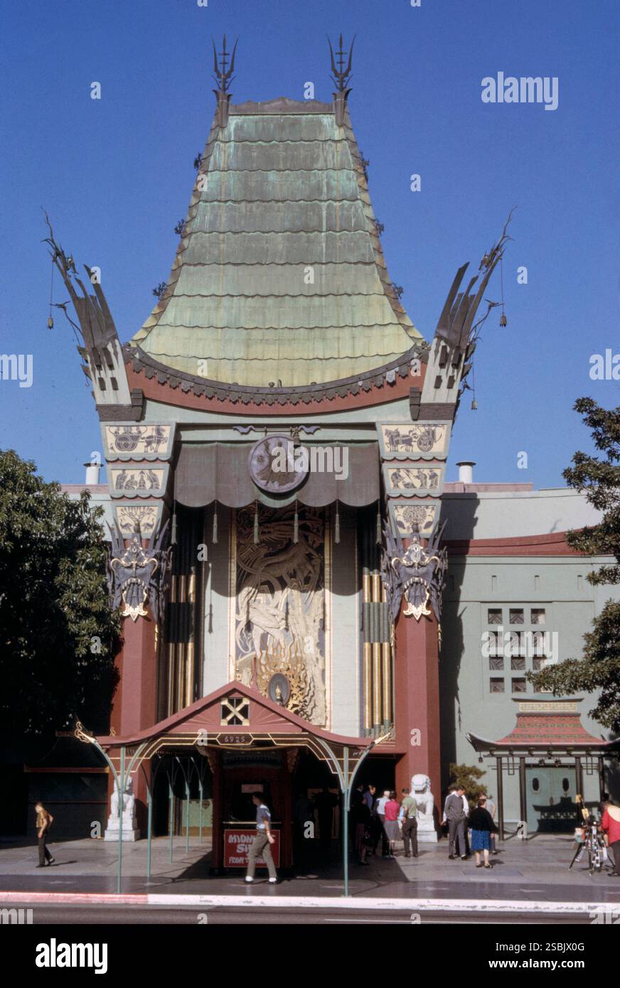 Grauman's Chinese Theatre, Los Angeles, Californie, janvier 1964. Photographie de Bernard Gotfryd. Banque D'Images