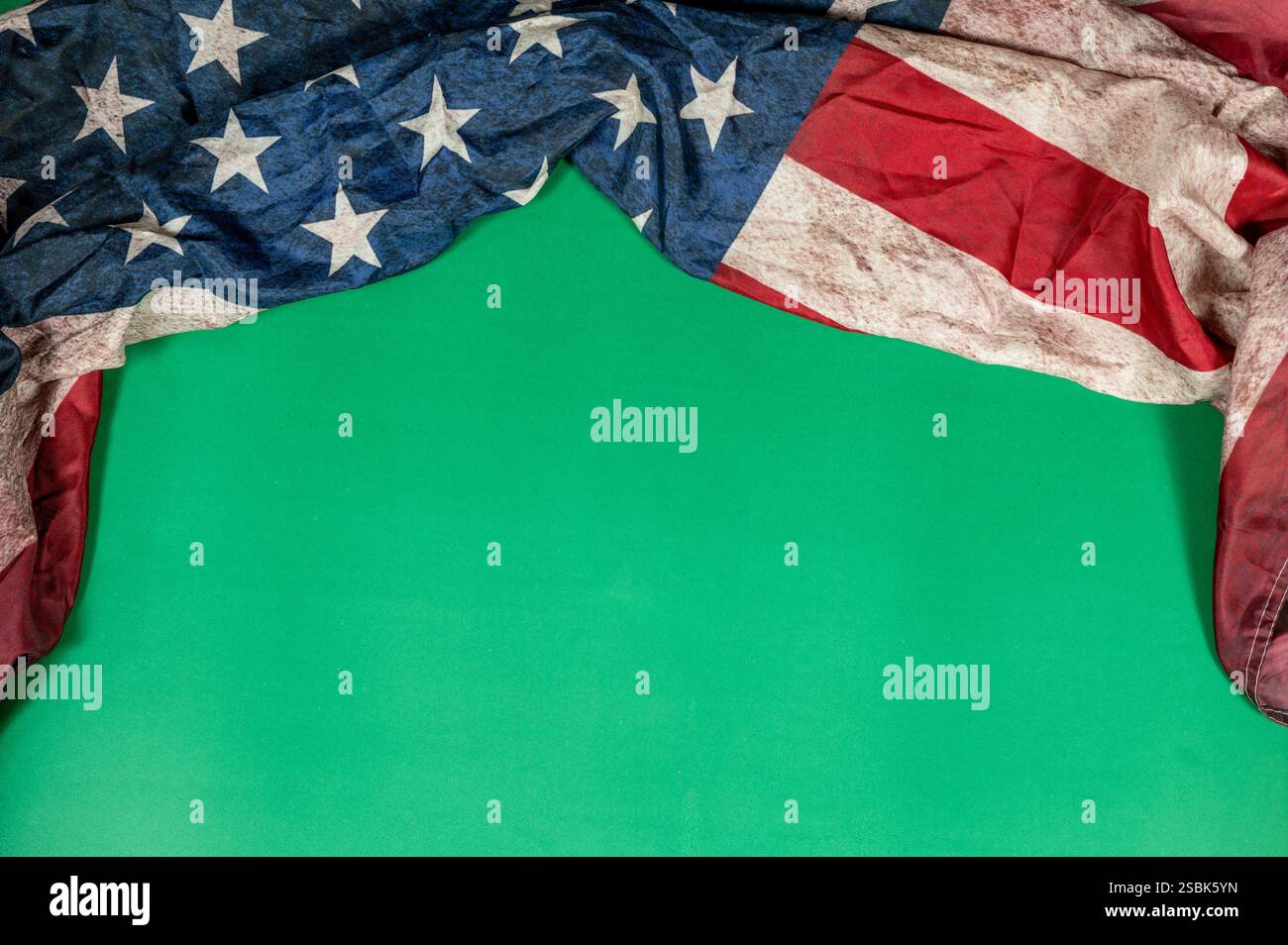Drapeau américain vintage autour du modèle de bannière verte avec espace de copie. Banque D'Images