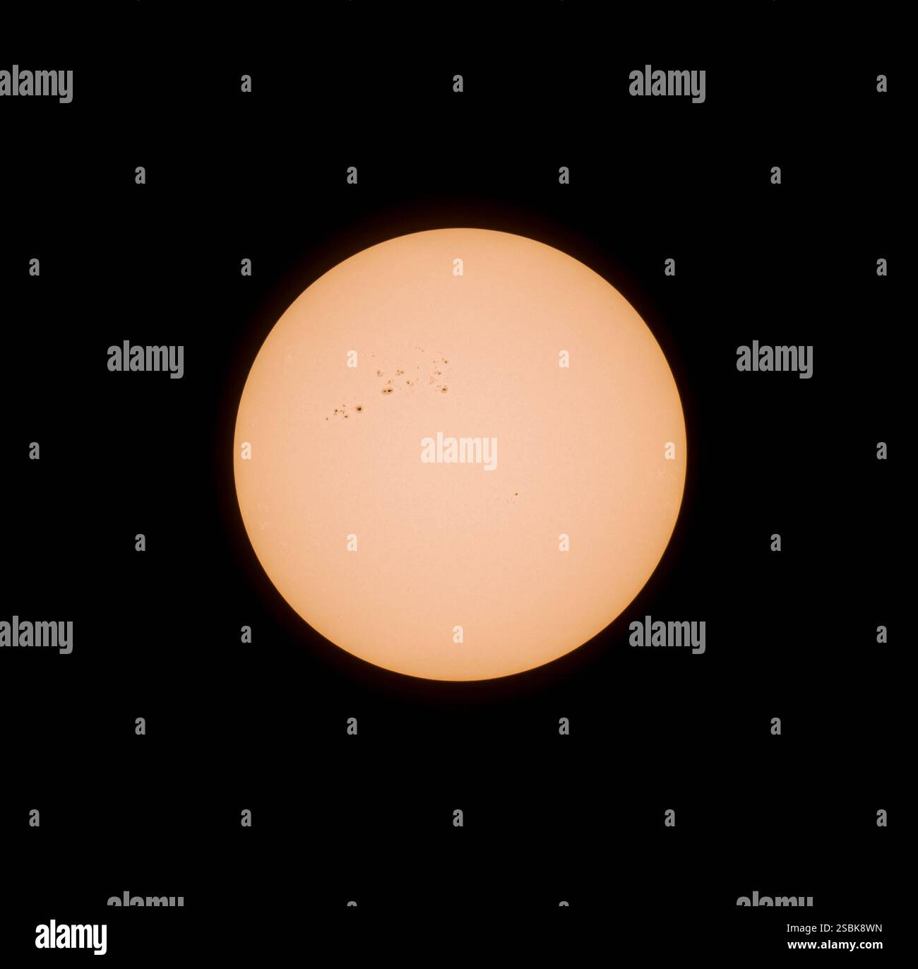 Die sonne AM 2. Février 2025. Zusehen sind zahlreche Sonnenflecken die coronare Massenauswürfe und geomagnetische Stürme auslösen können. Sonne Februar 2025 *** le soleil le 2 février 2025 vous pouvez voir de nombreuses taches solaires qui peuvent déclencher des éjections de masse coronaire et des tempêtes géomagnétiques Soleil février 2025 Banque D'Images