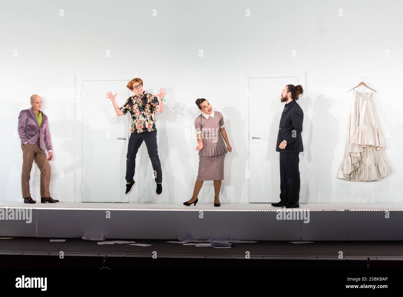 Londres, 3 février 2025, Hubert Francis, Hanna Hipp, Mary Bevan, Cody Quattlebaum (G>R) in ENO le mariage de Figaro au London Coliseum, crédit : Lou Morris/Alamy Live News Banque D'Images