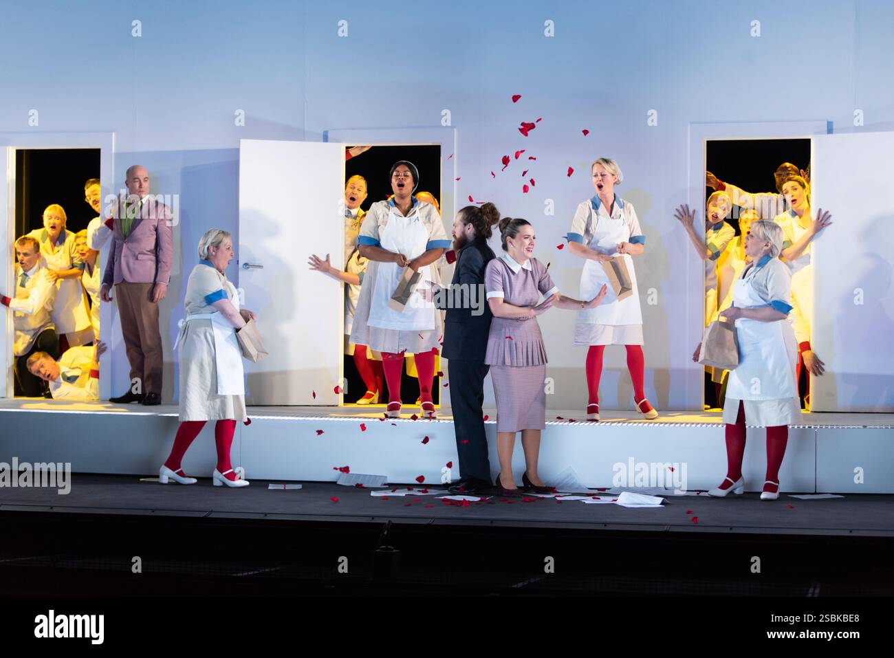 Londres, le 3 février 2025, Cody Quattlebaum et Mary Bevan dans The Marriage of Figaro at London Coliseum d'ENO, Credit : Lou Morris/Alamy Live News Banque D'Images