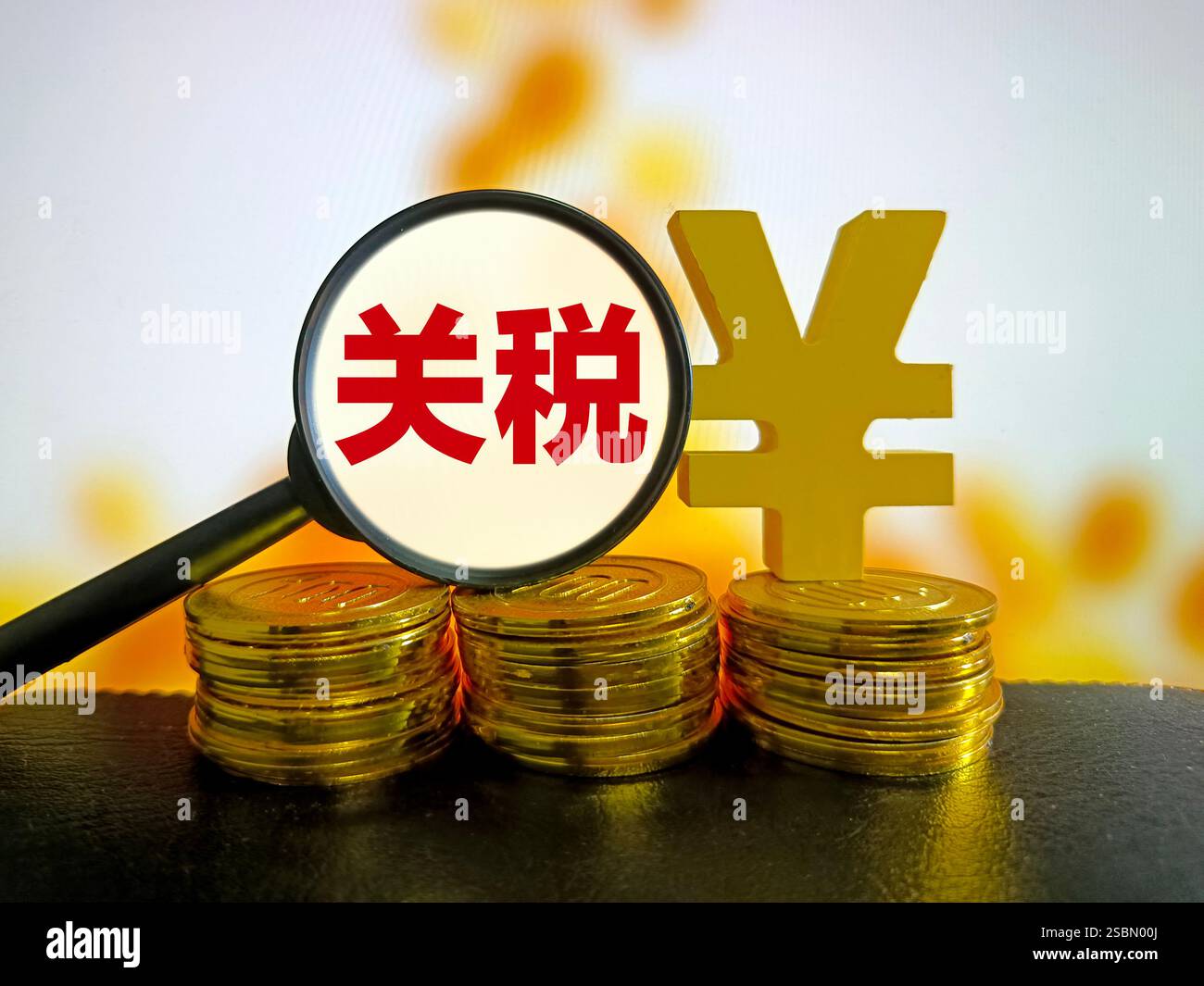 SUQIAN, CHINE - 4 FÉVRIER 2025 - illustration droits de douane supplémentaires imposés, 4 février 2025, ville de Suqian, province du Jiangsu, Chine. Banque D'Images