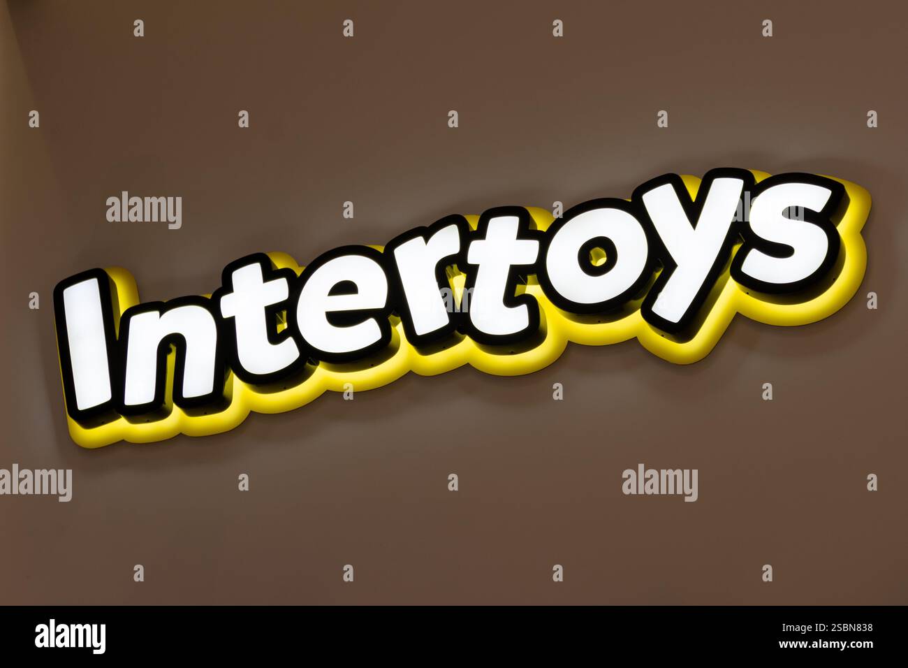 . Intertoys enseigne, Intertoys est une chaîne de magasins néerlandaise spécialisée dans les jouets, le multimédia et l'électronique. Banque D'Images