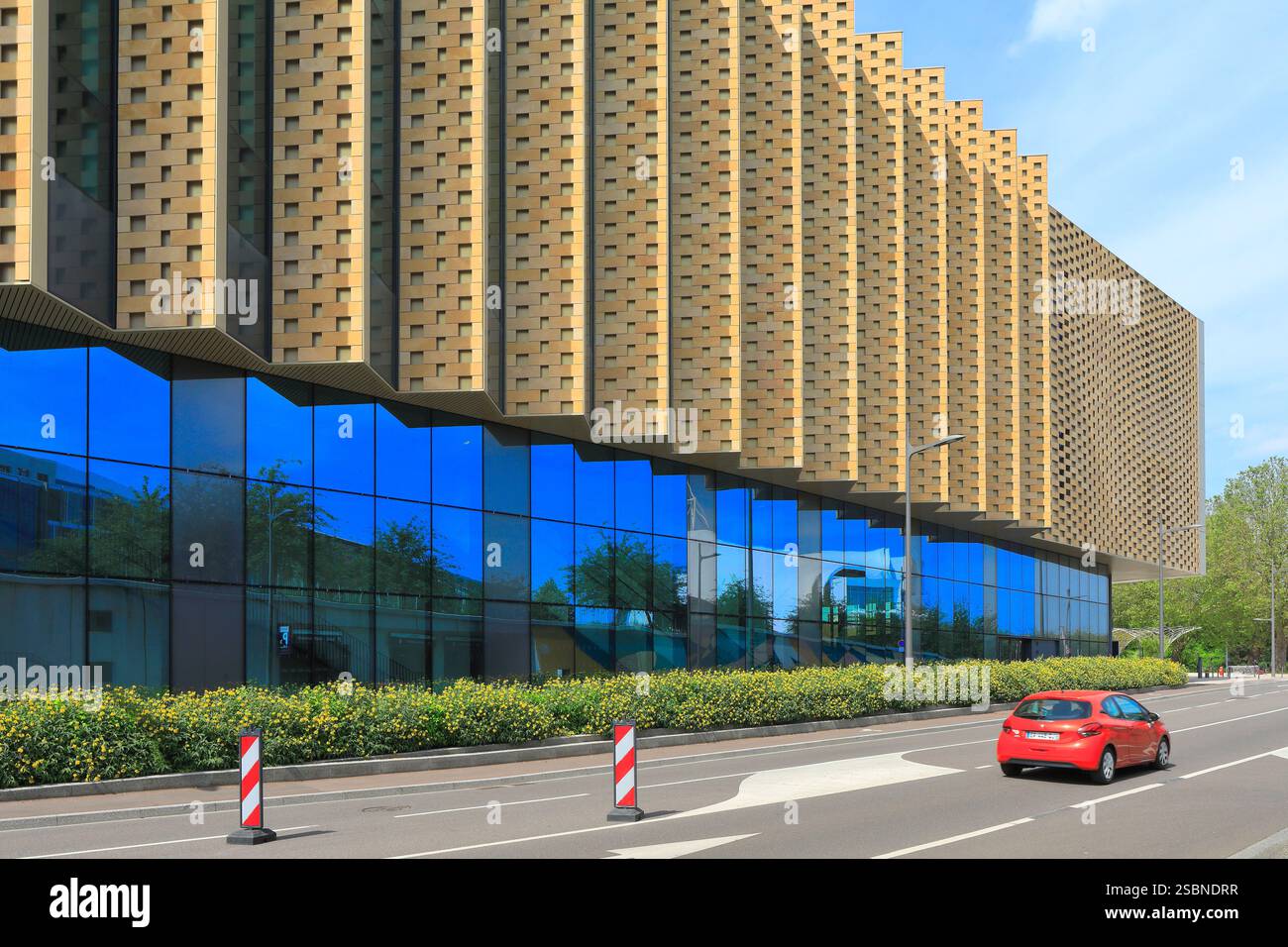 France, Moselle, Metz, quartier de l'Amphithéâtre, Palais des Congrès Robert-Schuman conçu par l'architecte Jean-Michel Wilmotte Banque D'Images