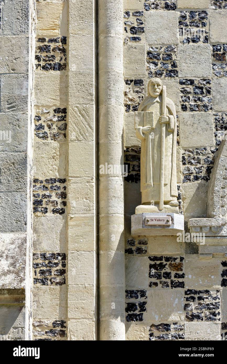 France, somme, Baie de somme, parc naturel régional Baie de somme Picardie maritime (parc naturel régional de la baie de somme Picardie, Saint Valéry sur somme, chapelle Saint Valéry également nommée chapelle des marins, reconstruite en 1878 en style néo gothique sous l'égide du Père Caron, prêtre et historien, staue de saint Valéry, située au Cap Hornu Banque D'Images