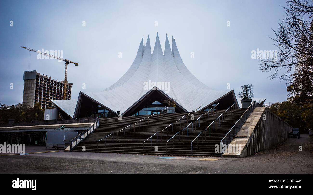 BÂTIMENT TEMPODROM SUR LE SITE DE LA GARE D'ANHALTER (2000-2001) MEINARD VON GERKAU ARCHITECTE - BERLIN ALLEMAGNE © PHOTOGRAPHIE : F. BEAUMONT Banque D'Images