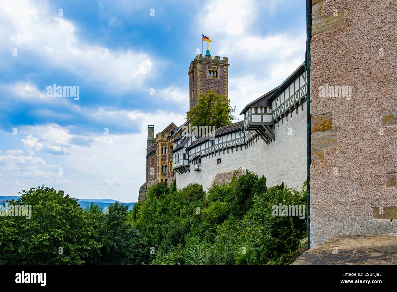 Vue pittoresque sur le château de Wartburg, inscrit sur la liste du patrimoine mondial de l'UNESCO depuis 1999, à Eisenach, Thuringe, Forêt de Thuringe, Allemagne. Banque D'Images