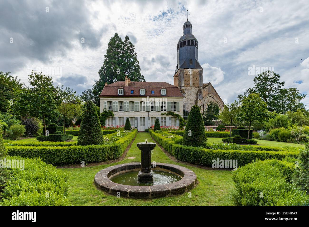 France, Eure-et-Loir, Parc National du Perche, Thiron-Gardais, collège royal et militaire appartenant à Stéphane Bern Banque D'Images