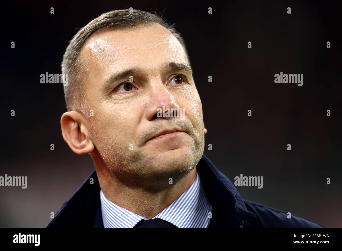 L'ancien joueur Andriy Shevchenko regarde pendant le match de football Serie A entre l'AC Milan et le FC Internazionale au Stadio Giuseppe Meazza le 2 février 2025 à Milan, Italie . Banque D'Images
