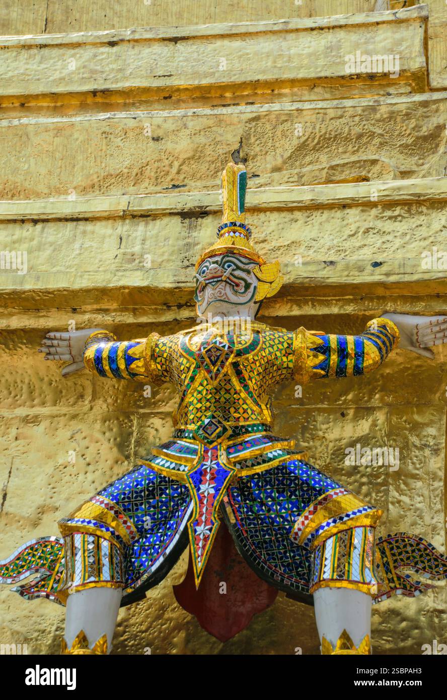 Vue rapprochée d'une statue de la garde du démon au Grand Palais de Bangkok, Thaïlande. Banque D'Images