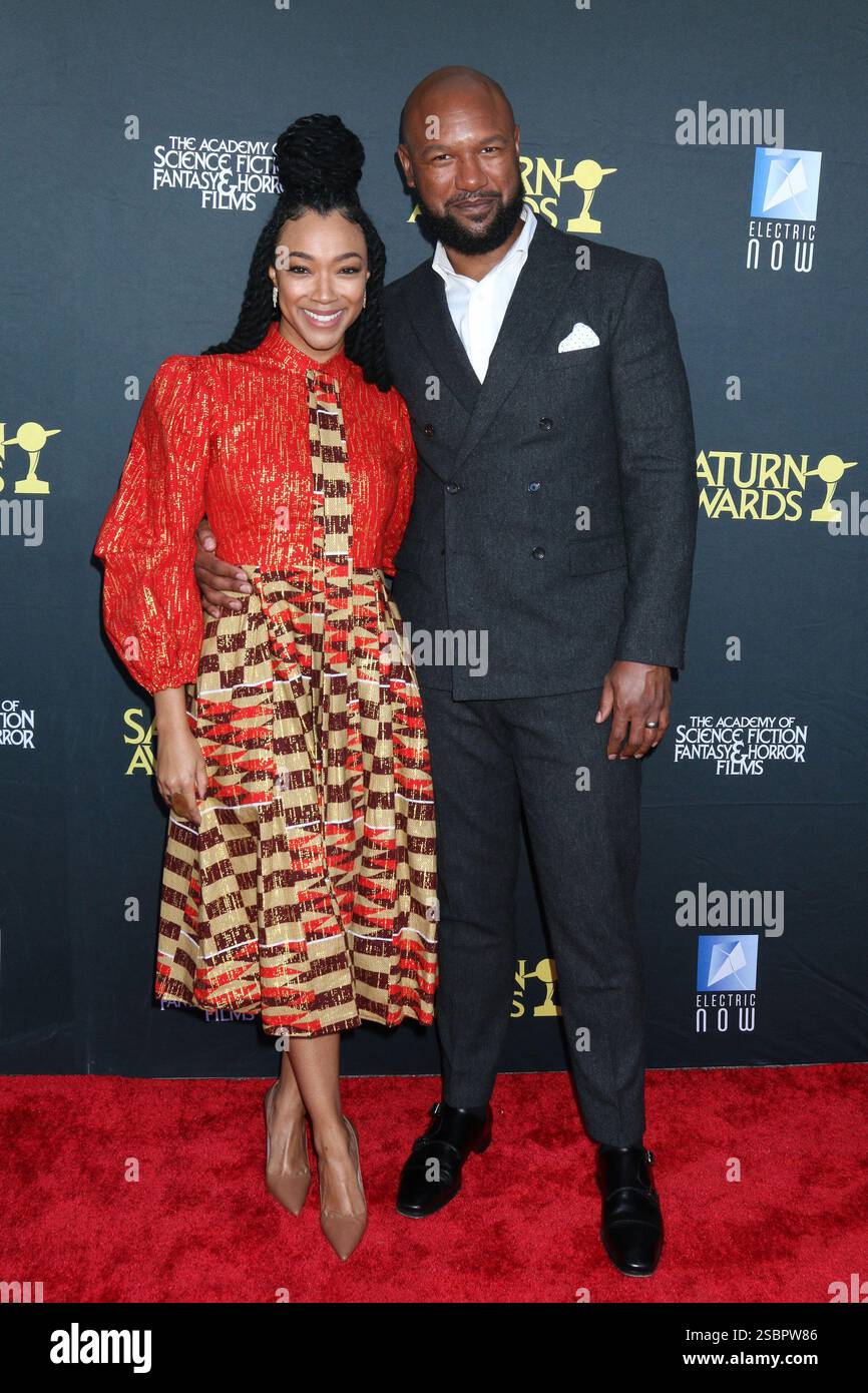 Los Angeles, États-Unis. 02 février 2025. LOS ANGELES - février 2 : Sonequa Martin-Green, Kevin Green aux Saturn Awards 2025 arrivées à l'hôtel Universal Hilton le 2 février 2025 à Los Angeles, CA (photo de Katrina Jordan/Sipa USA) crédit : Sipa USA/Alamy Live News Banque D'Images
