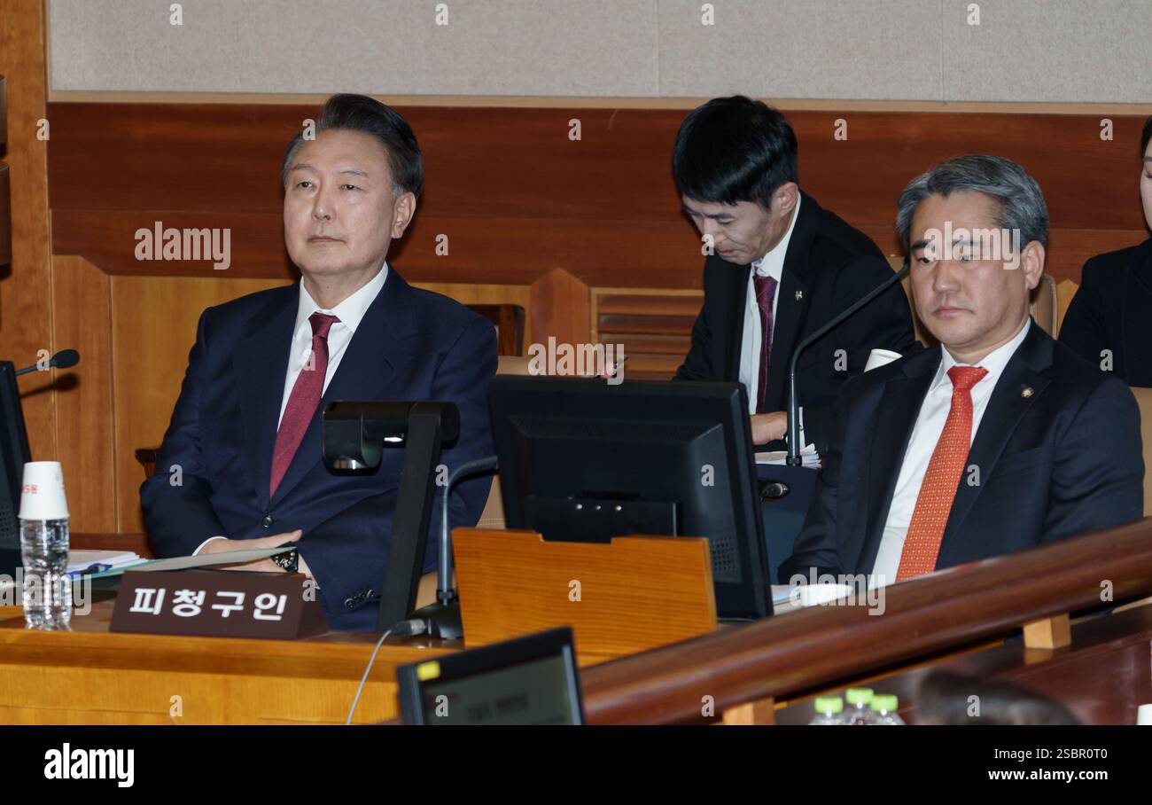 Séoul, Corée du Sud. 4 février 2025. Yoon Suk Yeol, président de la Corée du Sud, assiste à une audience pour son procès de destitution à la Cour constitutionnelle de Séoul, Corée du Sud, le mardi 4 février 2025. (Photo : Lee Young-ho/Sipa USA) crédit : Sipa US/Alamy Live News Banque D'Images