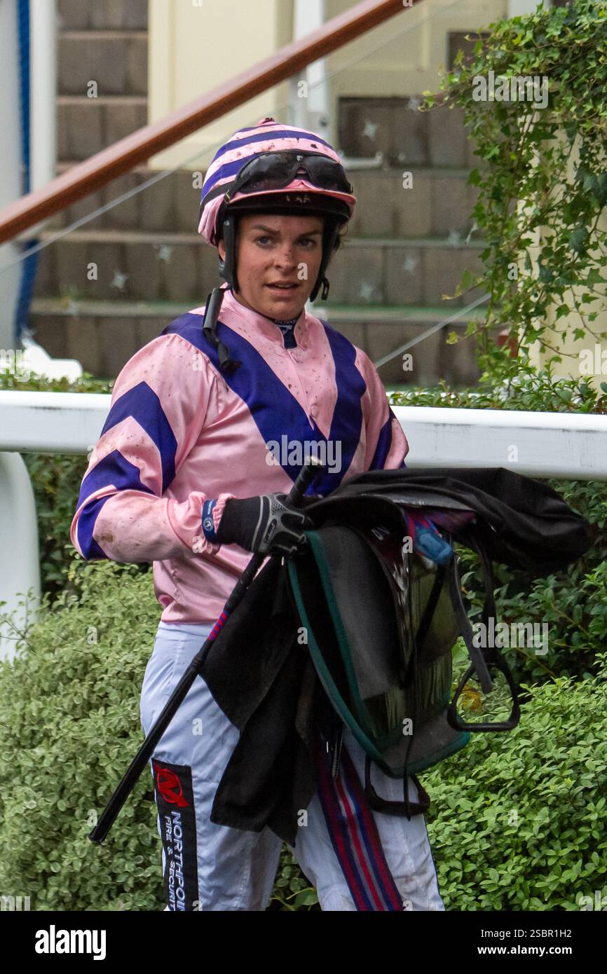 Ascot, Berkshire, Royaume-Uni. 6 septembre 2024. Joueuse amateur Miss Amy collier après avoir couru dans les LK Bennett Lady amateur Jockeys handicap Stakes, Class 4, pour les Jockeys amateurs féminines, au Big Food and Festival Weekend soutenu par Chapel Down à Ascot Racecourse dans le Berkshire. Crédit : Maureen McLean/Alamy Banque D'Images