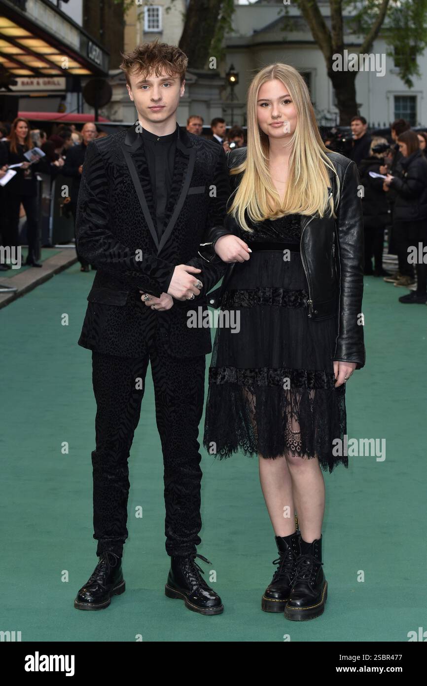 Ty Tennant et Lola Thatcher assistent à la première britannique de 'Tolkien' au Curzon Mayfair à Londres, en Angleterre. 29 avril 2019 Banque D'Images