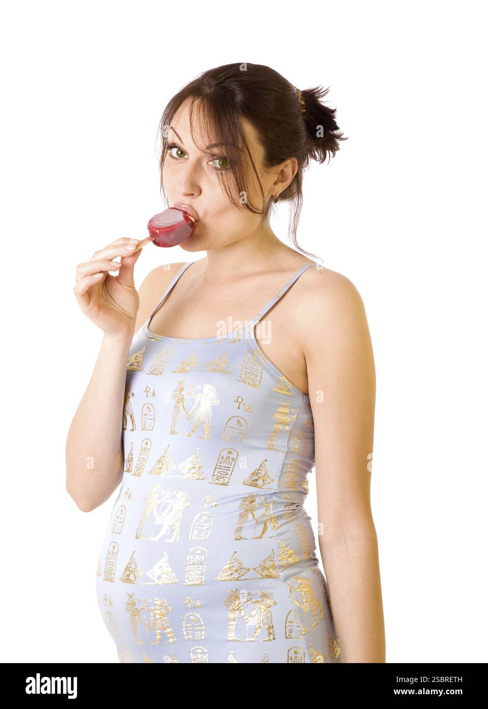 21 semaines femme enceinte heureuse, mangeant une glace Banque D'Images