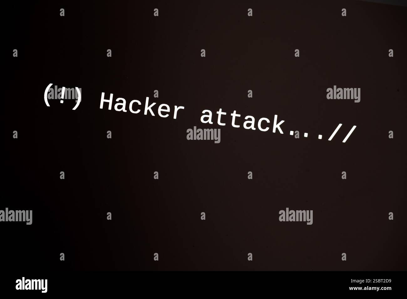Écran d'ordinateur noir, quelle attaque de pirate. Attaque de pirates et plantage du système informatique. Banque D'Images