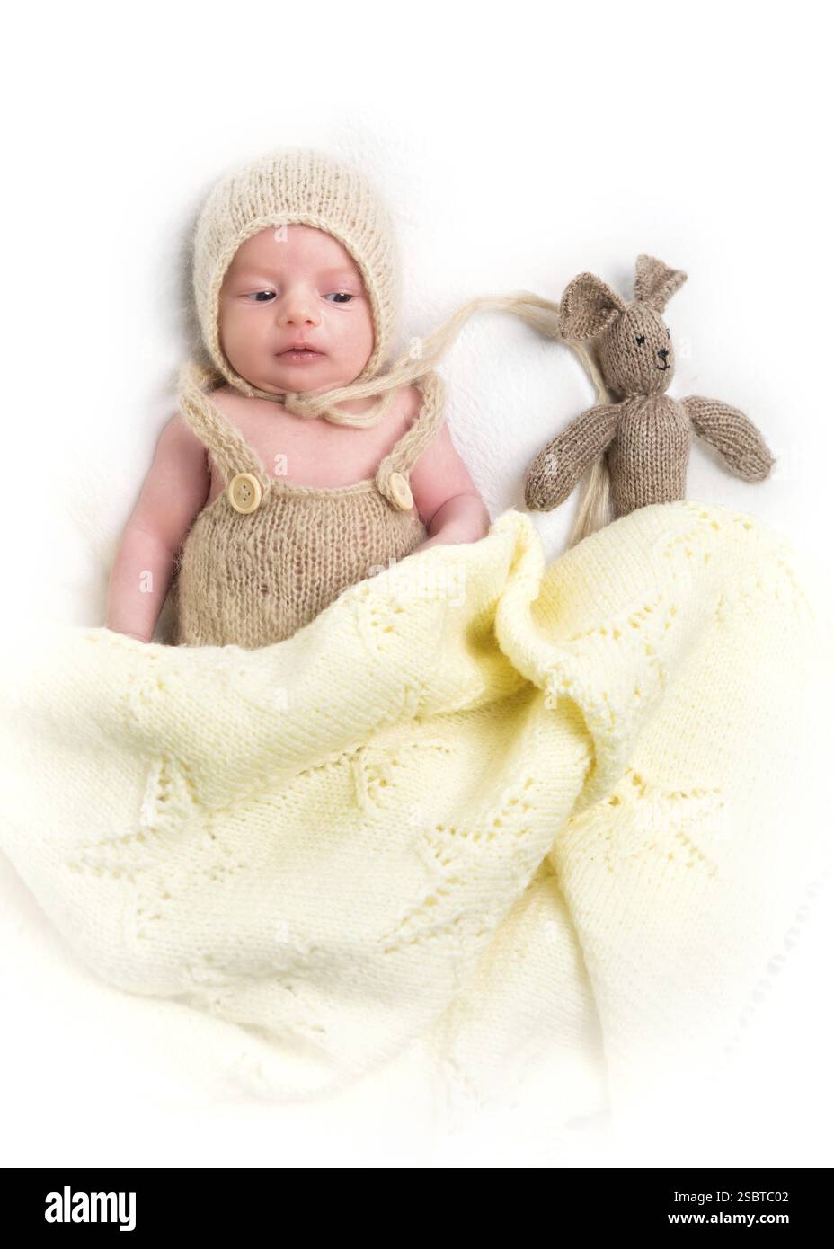 Bébé nouveau-né en bonne santé fille d'une semaine dormant Banque D'Images