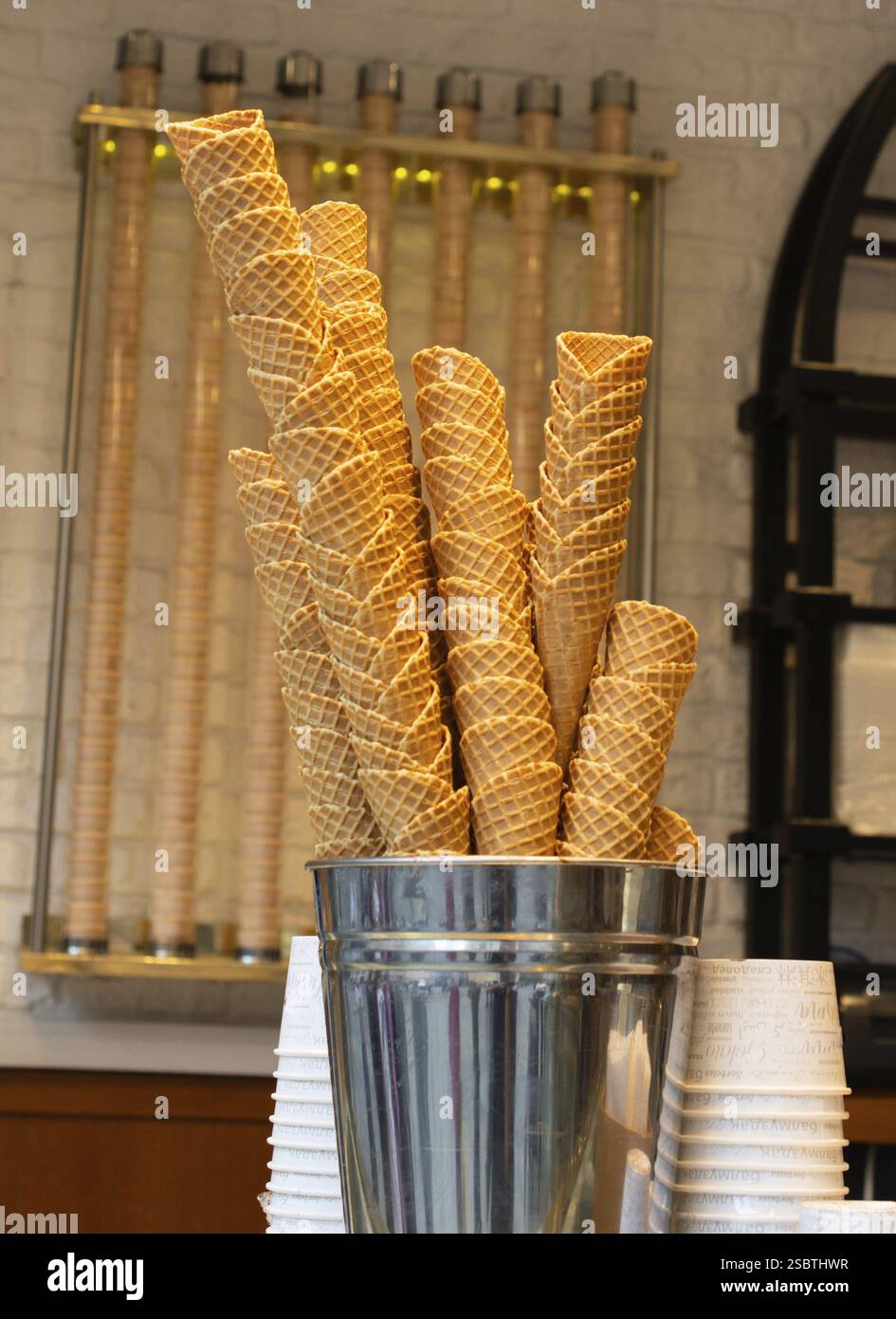 Gaufre vide ice cream cones dans la vue Banque D'Images