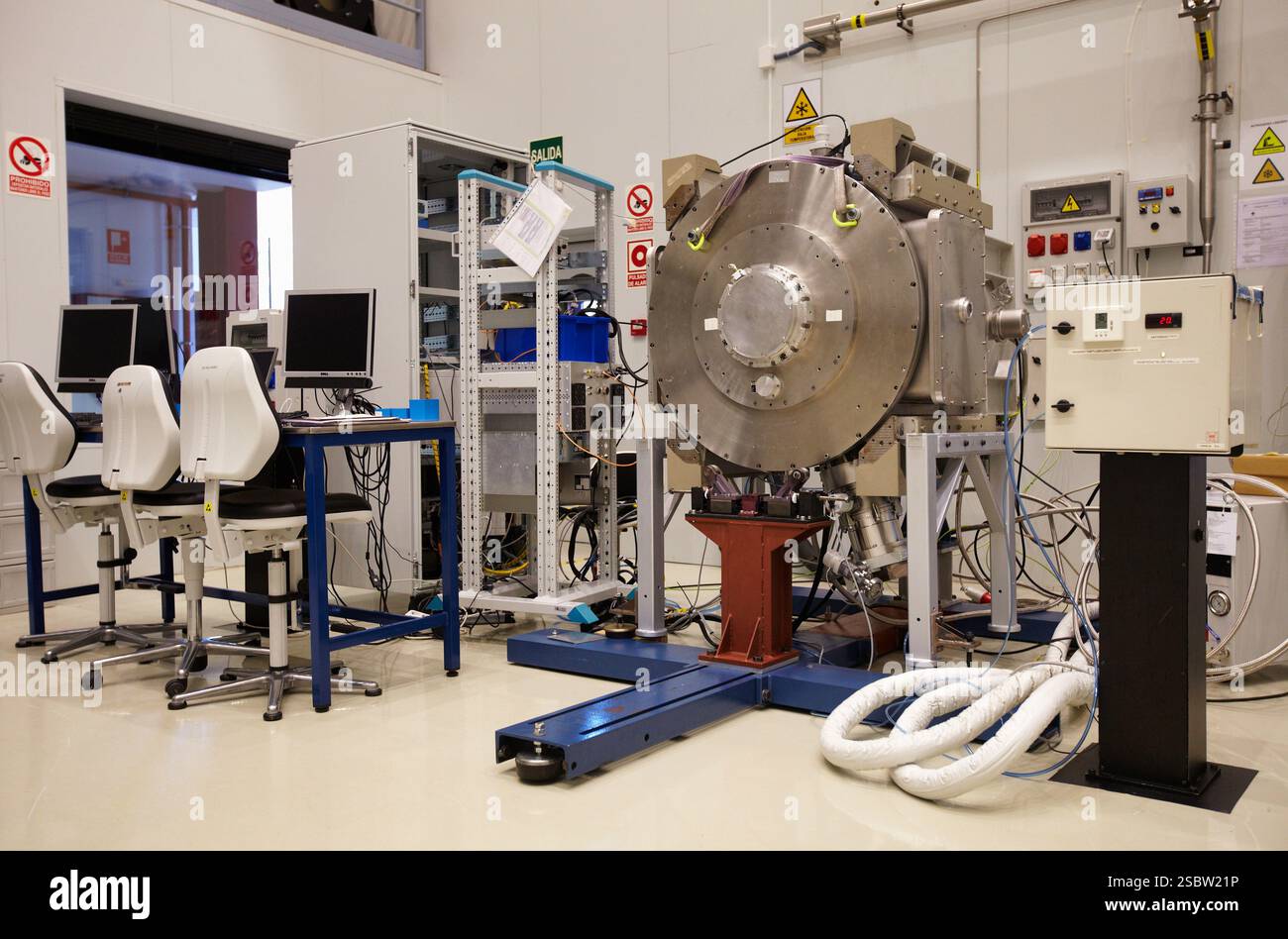 Cryostat de test pour instrumentation infrarouge salle blanche AIV assemblage, intégration, vérification, Instituto Astrofisica de Canarias IAC, la Laguna, Tener Banque D'Images