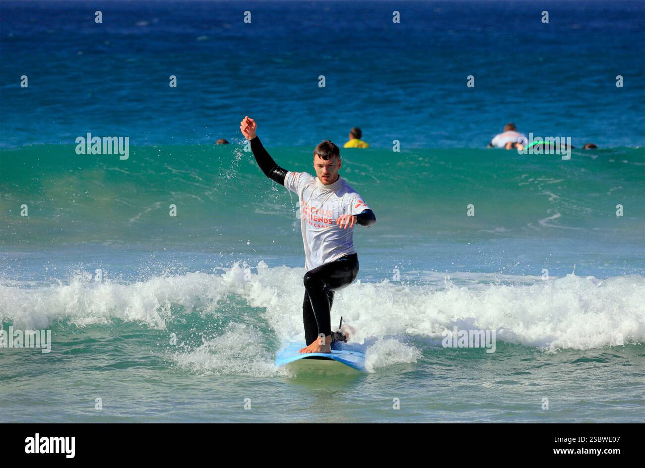 Surf sur la plage de Piedra Playa, El Cotillo, Fuerteventura, Îles Canaries, Espagne. Prise en novembre 2024 Banque D'Images