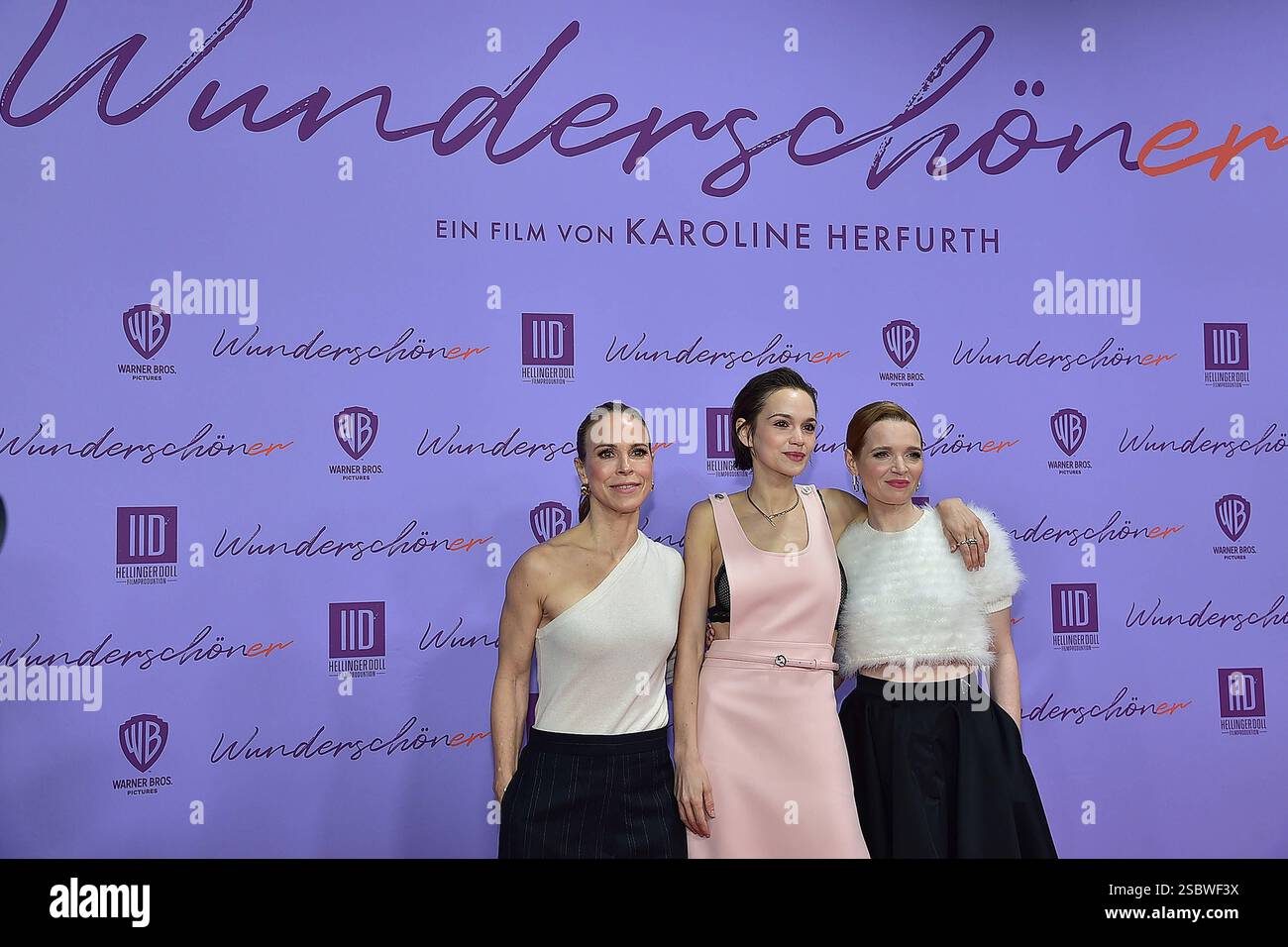 WELTPREMIERE VON Weltpürtemiere von WUNDERSCHÖNER Anneke Kim Sarnau, Emilia Schuele, Karoline Herfurt Ankunft zur WELTPREMIERE VON WUNDERSCHÖNER, ein film von Karoline Herfurthn Berlin, AM 04.02.2025 Photopress Mueller Banque D'Images
