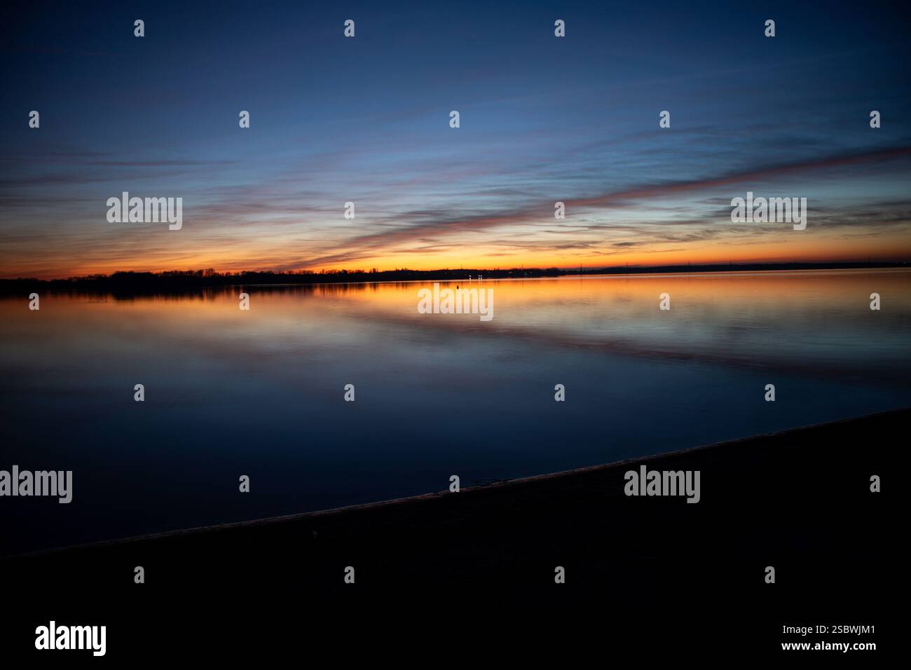 Coucher de soleil à Grafham Water, Cambridgeshire, Royaume-Uni Banque D'Images