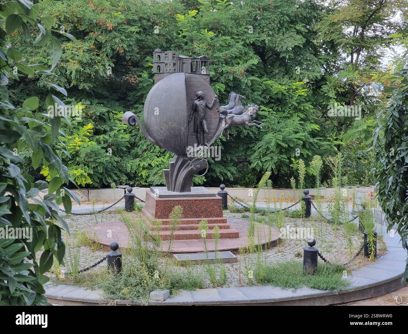 Monument à Orange, conçu par Valery Balukh et réalisé par le sculpteur Alexander Tokarev et l'architecte Vladimir Glazyrin à Odessa Odessa Ukraine - Image de stock capturée avec un smartphone