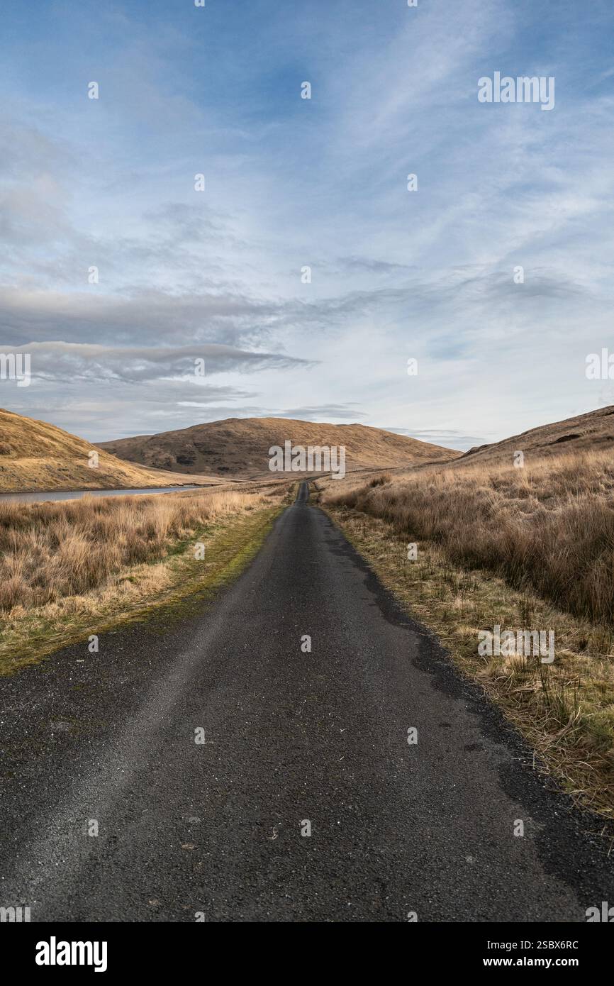 Une route à voie unique vers nulle part au pays de Galles Banque D'Images