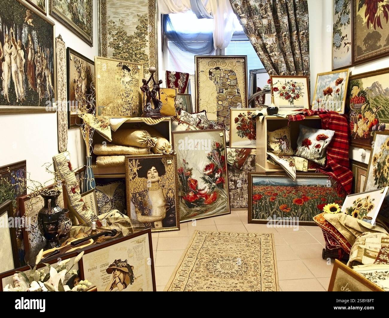 Photo de la salle des photos de tapisserie dans la boutique de cadeaux Banque D'Images