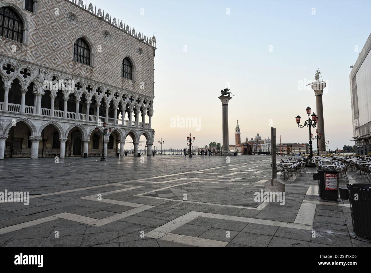 Place St Marc et Palais des Doges à Venise. Heure du matin Banque D'Images