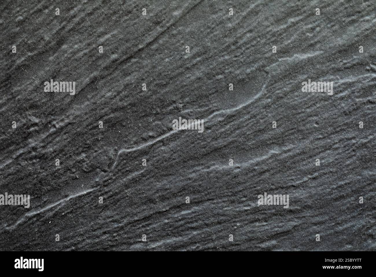 Lignes abstraites sur une élégante texture d'ardoise gris foncé, sur la façade d'un bâtiment Banque D'Images